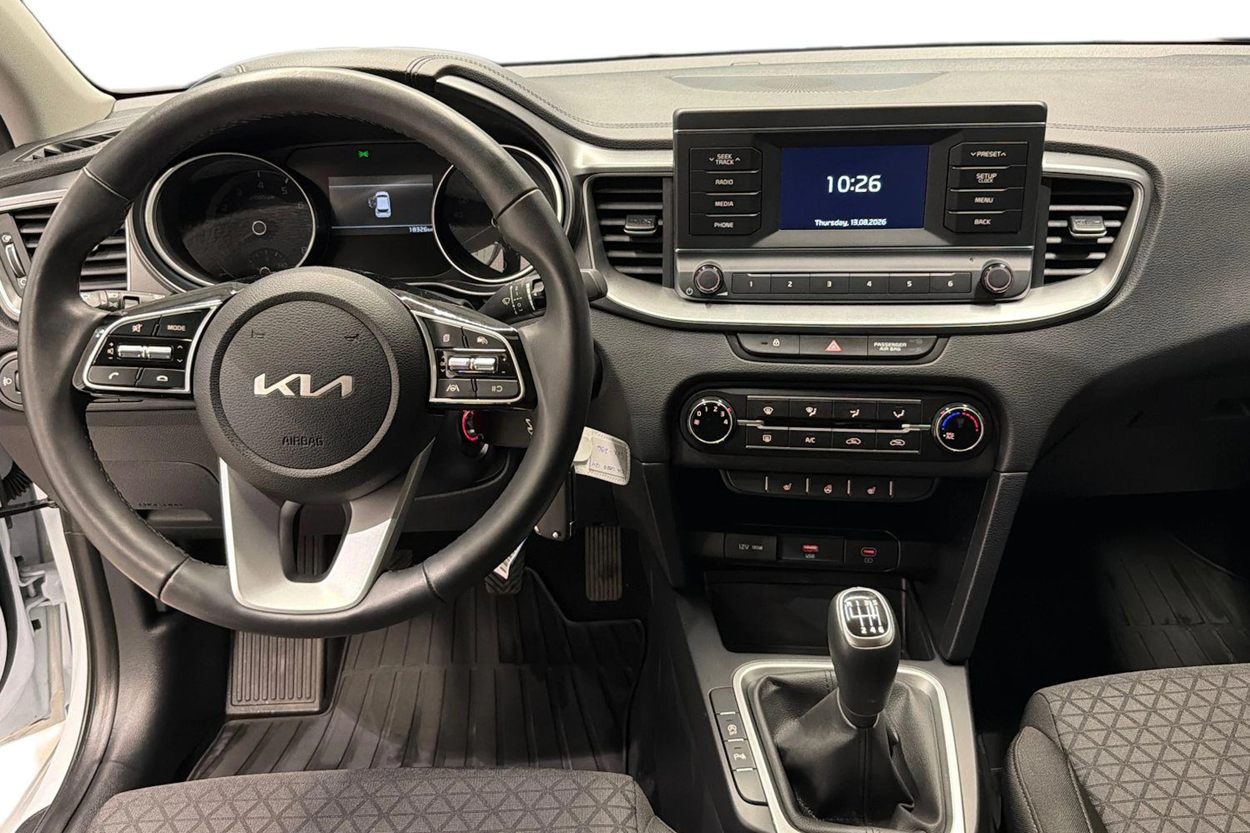 valkoinen Kia Ceed 2024 kuva 9.