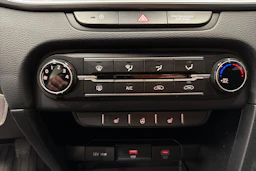 valkoinen Kia Ceed 2024 kuva 17.