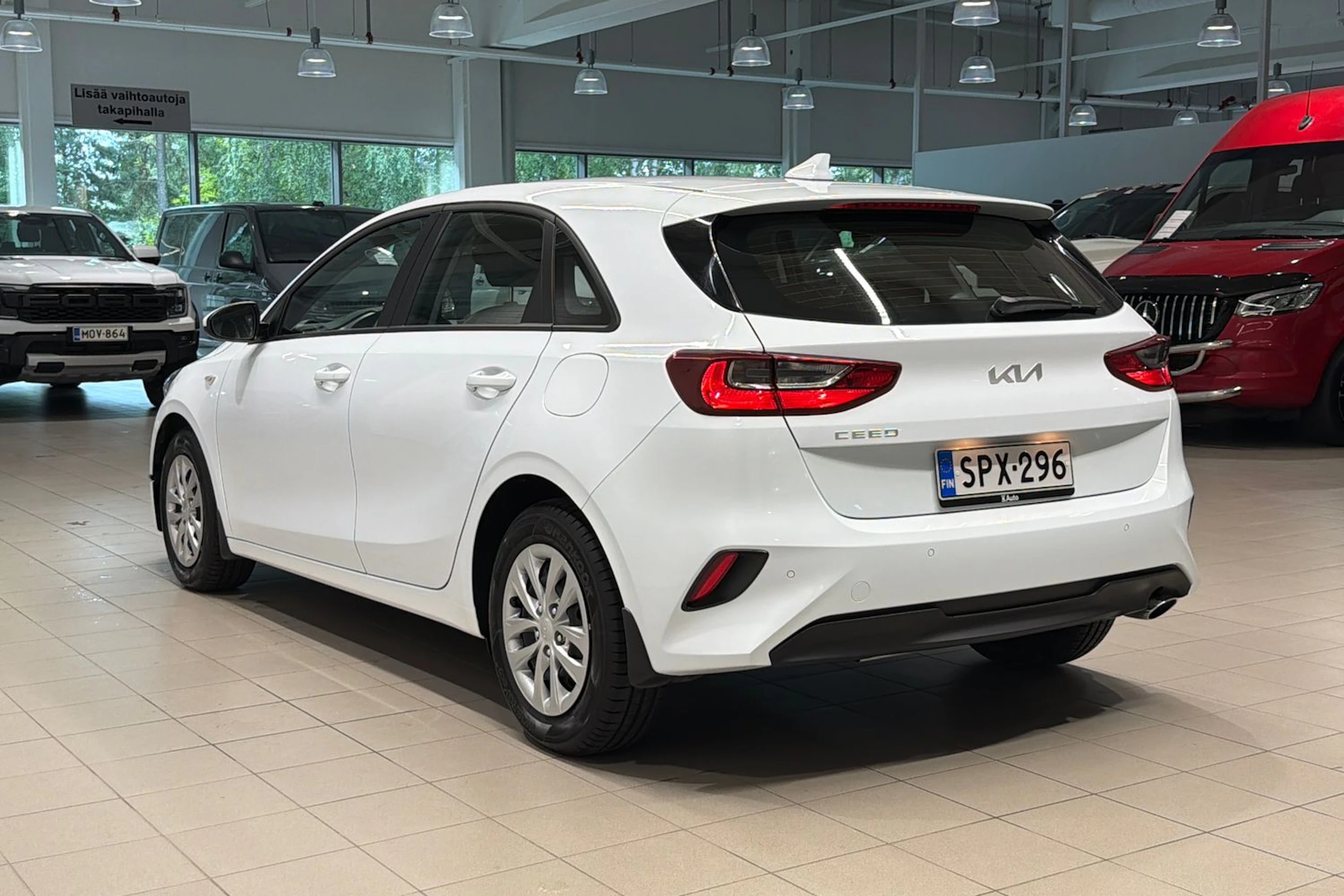 valkoinen Kia Ceed 2024 kuva 22.