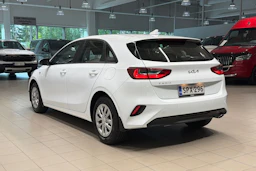 valkoinen Kia Ceed 2024 kuva 22.