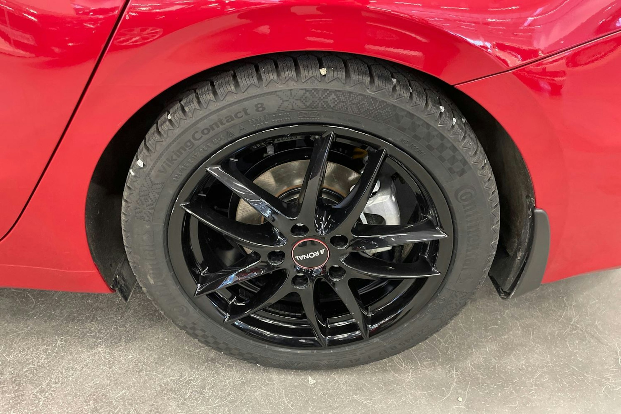 Punainen Kia ceed 2025 kuva 13.