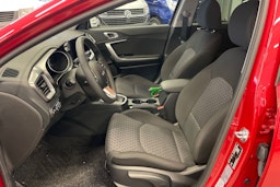 Punainen Kia ceed 2025 kuva 15.