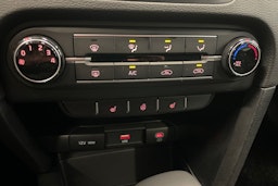 Punainen Kia ceed 2025 kuva 17.