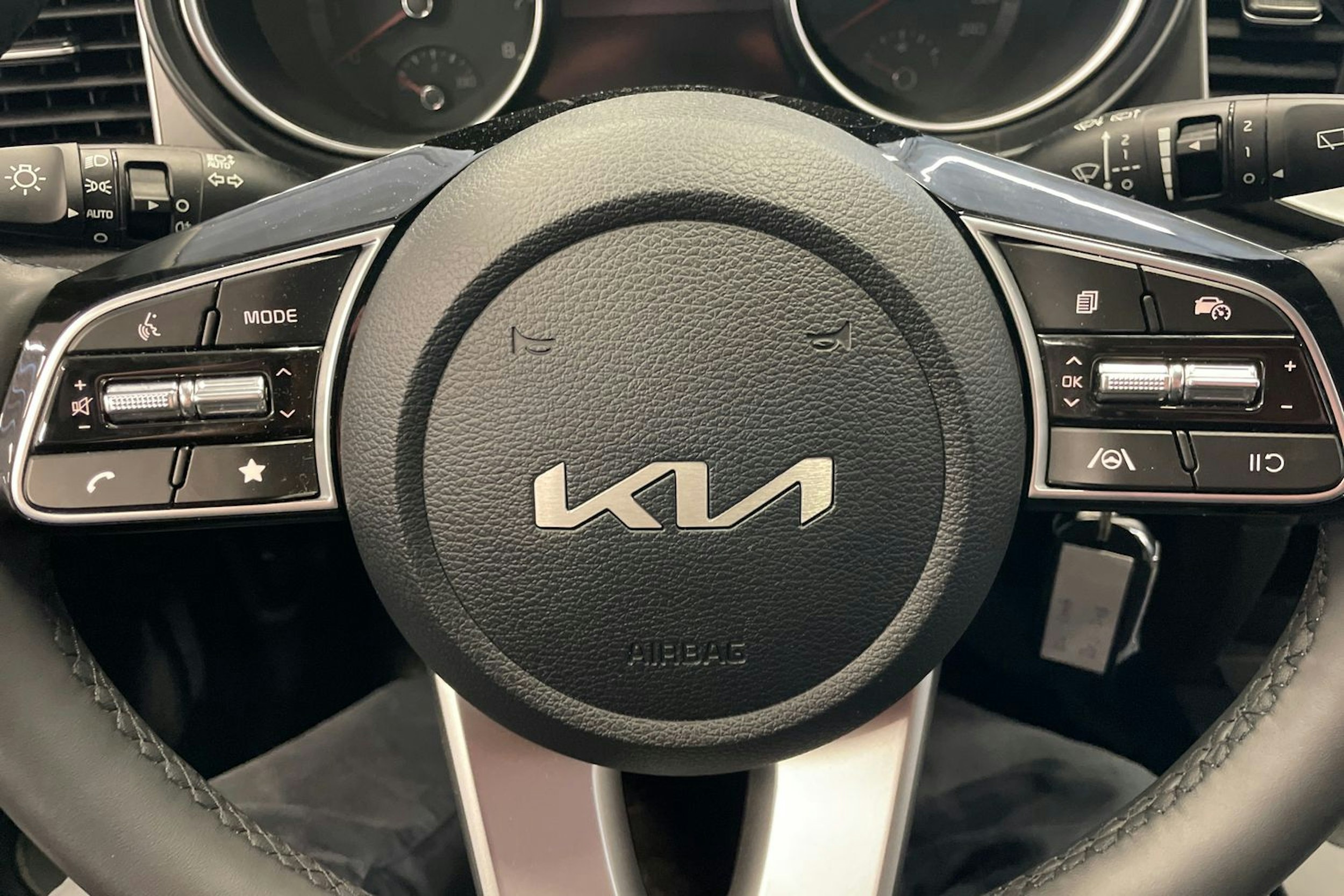 Punainen Kia ceed 2025 kuva 22.