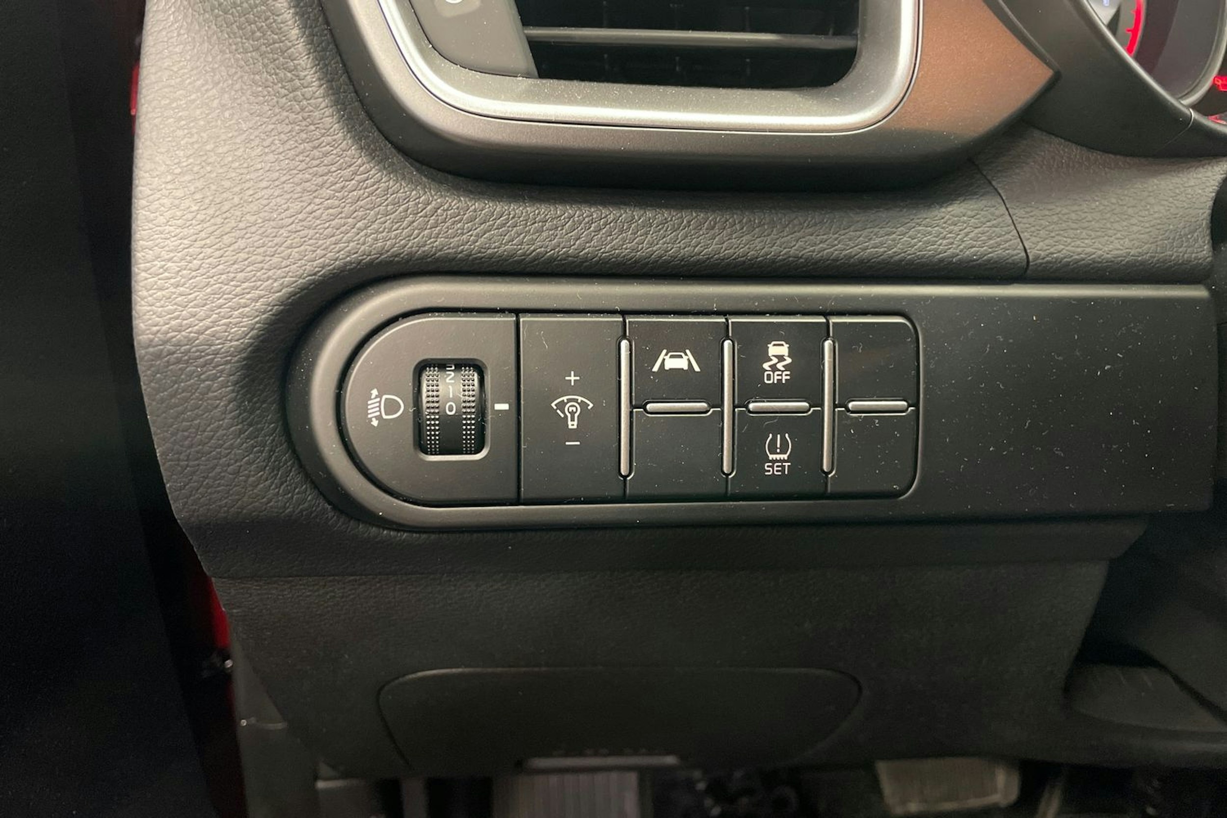 Punainen Kia ceed 2025 kuva 23.