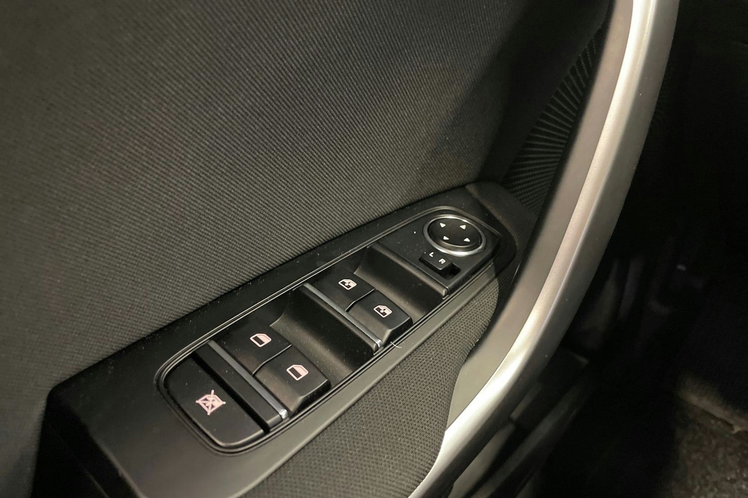 Punainen Kia ceed 2025 kuva 24.