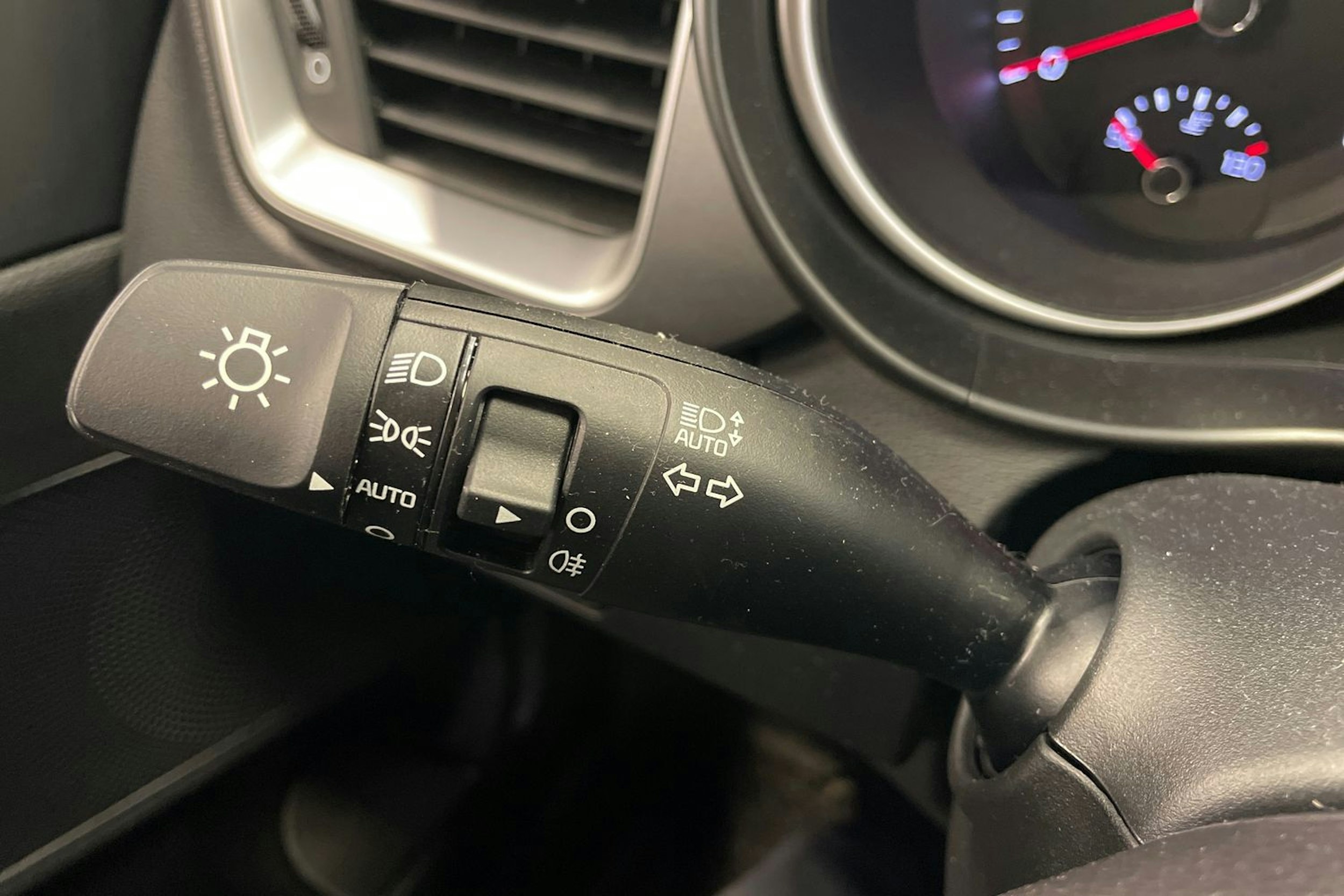 Punainen Kia ceed 2025 kuva 25.