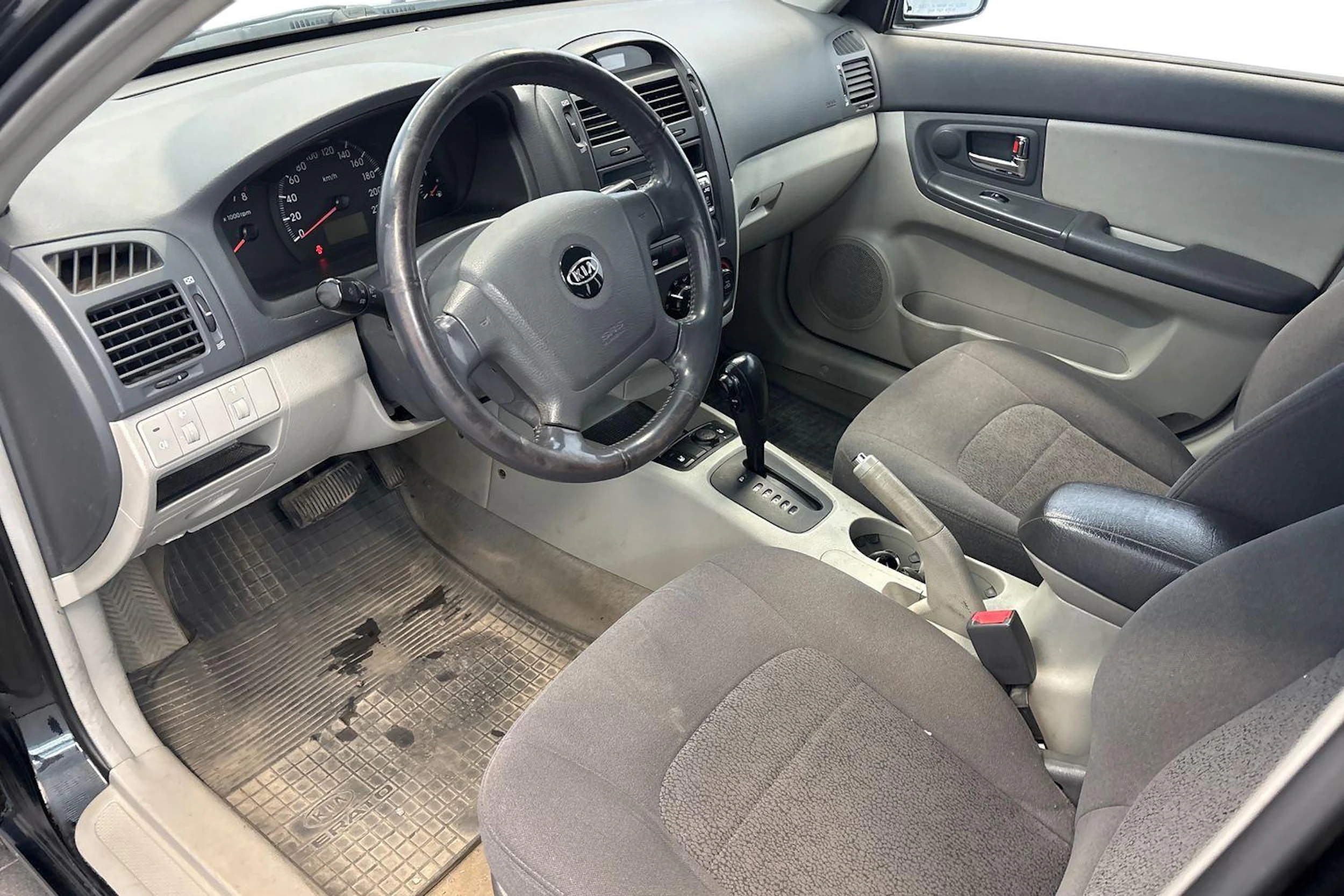 musta Kia Cerato 2006 kuva 7.