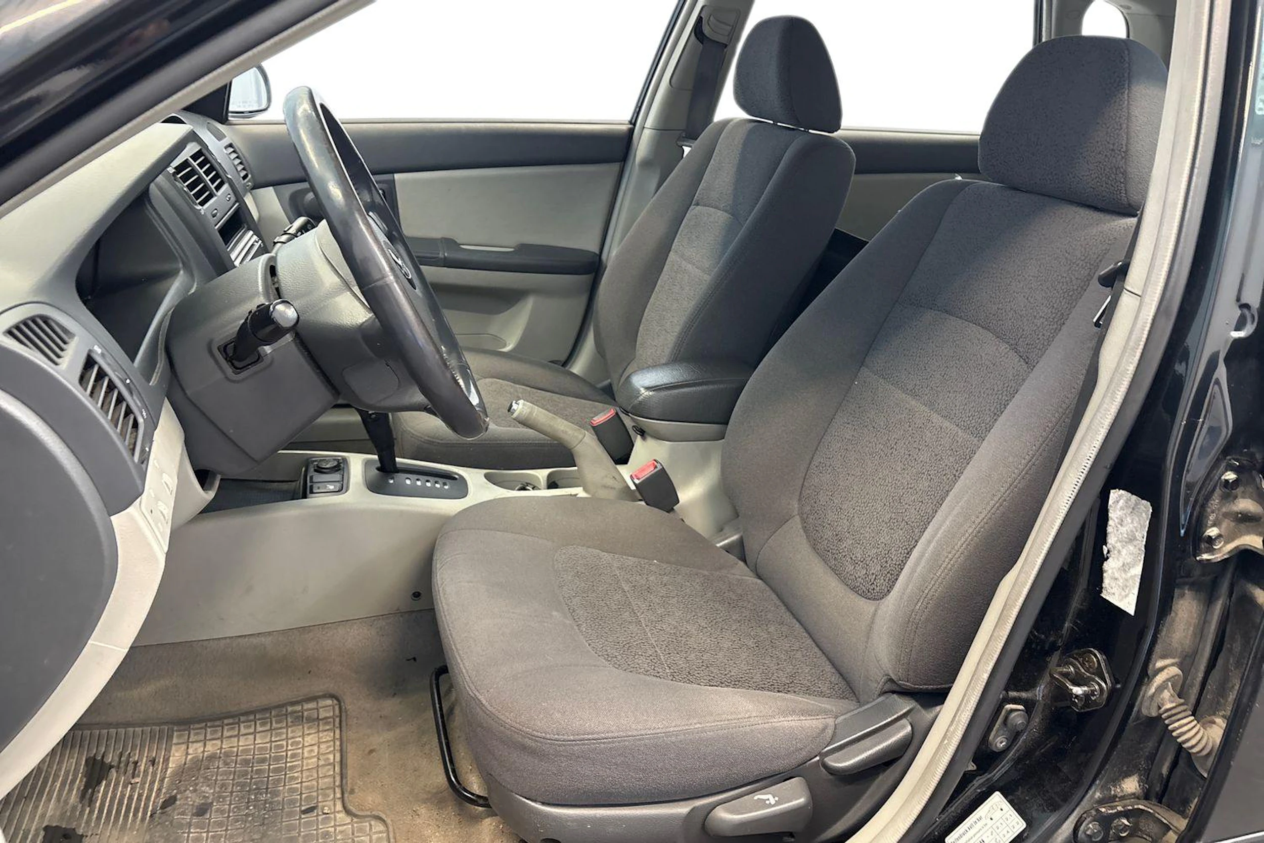 musta Kia Cerato 2006 kuva 8.