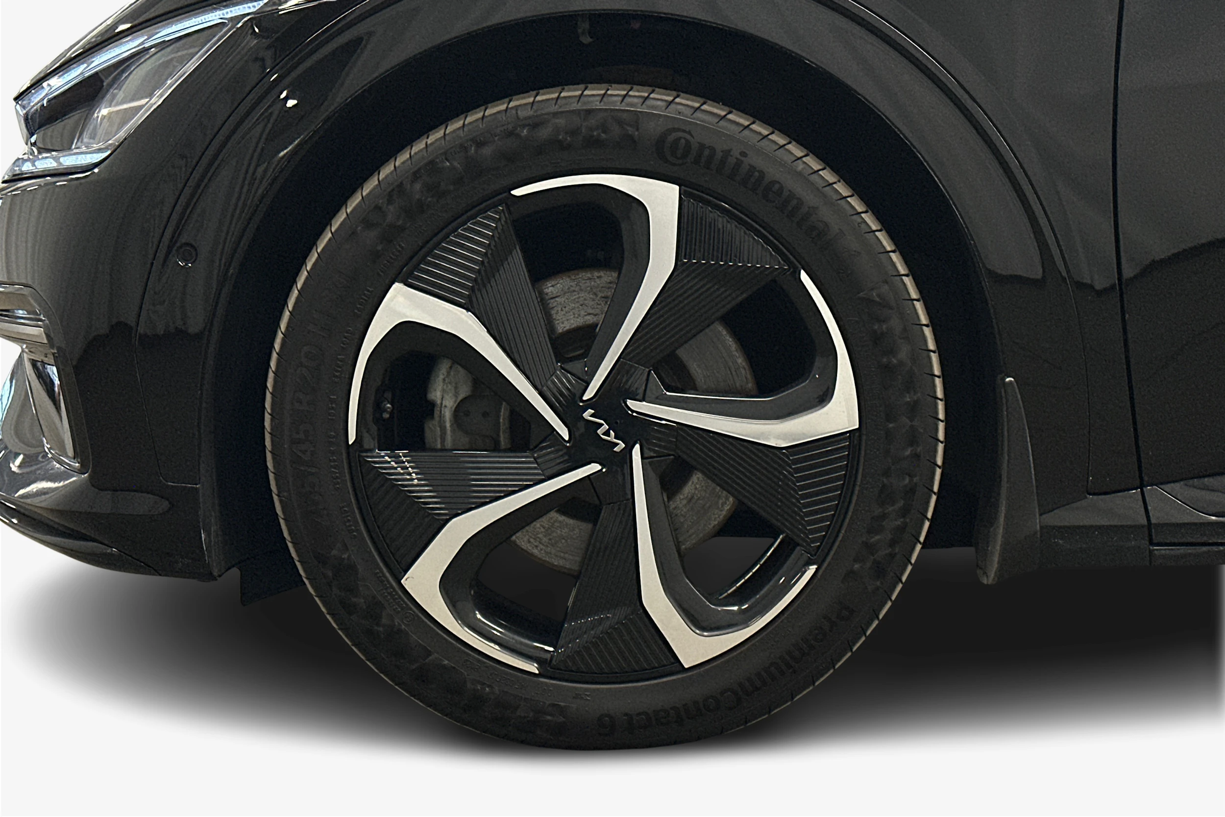 musta Kia EV6 2022 kuva 9.