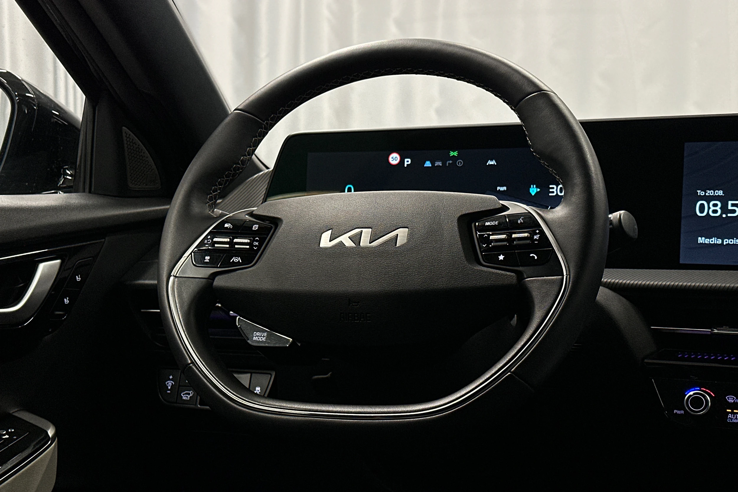 musta Kia EV6 2022 kuva 16.