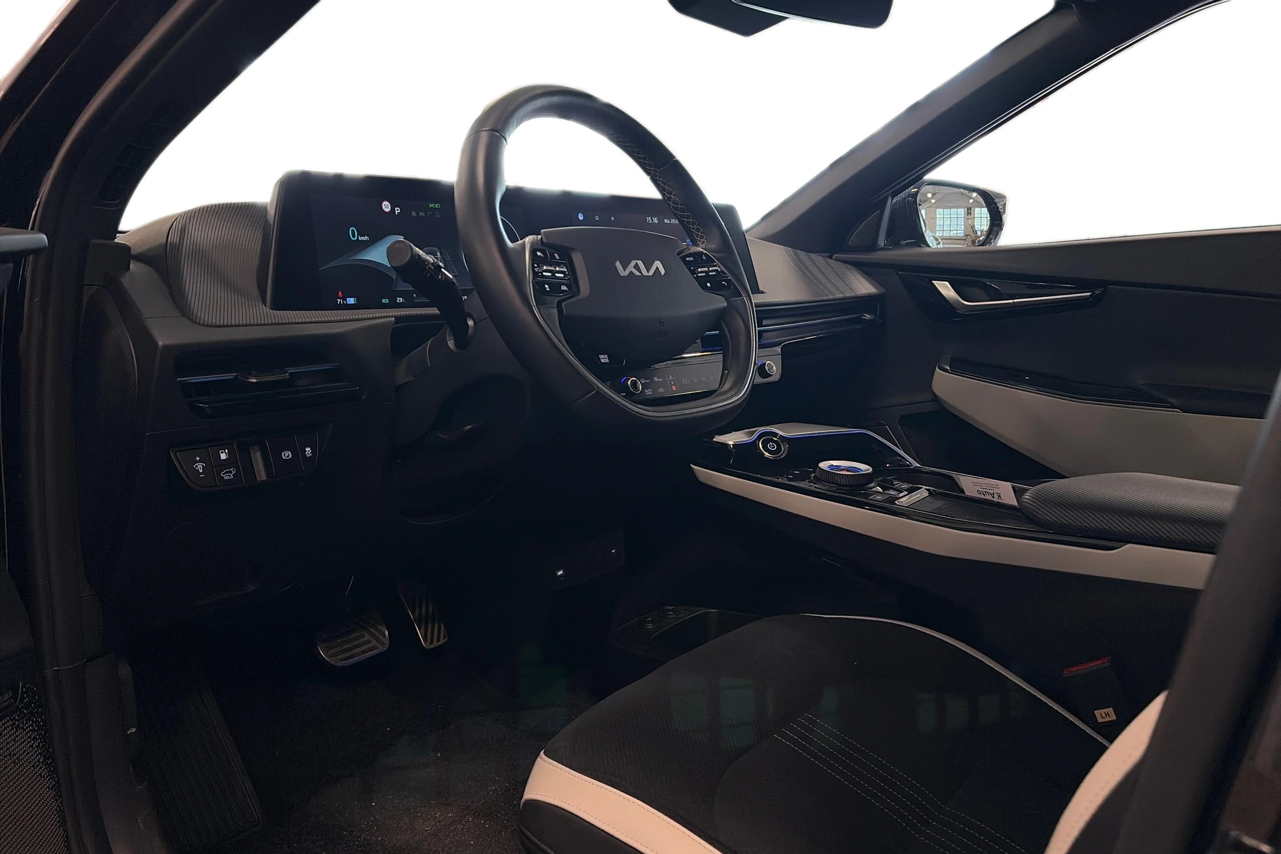 musta Kia EV6 2023 kuva 3.
