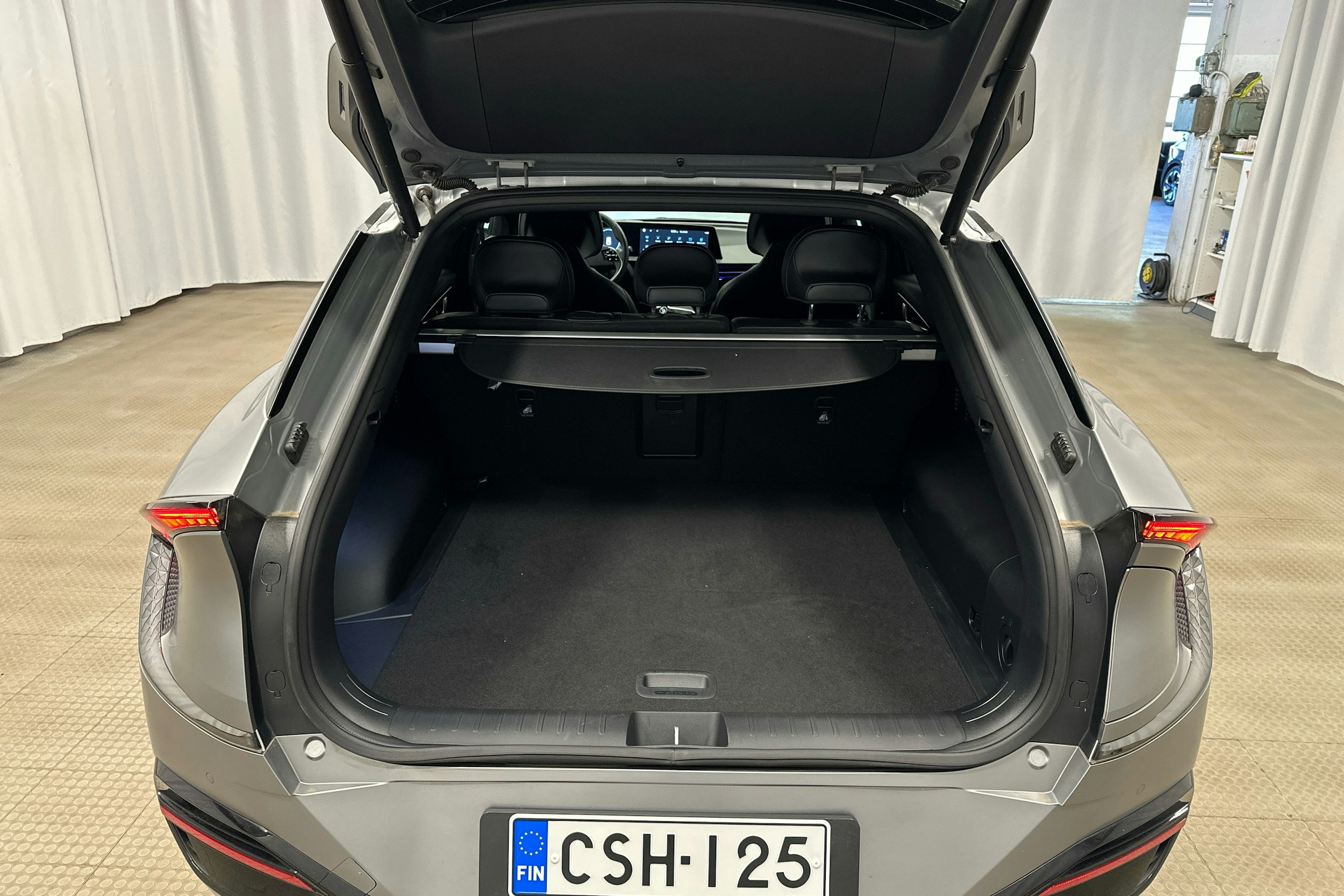 harmaa Kia EV6 2022 kuva 28.