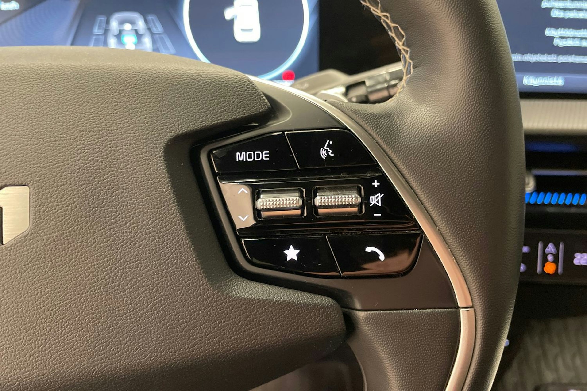 musta Kia EV6 2022 kuva 15.