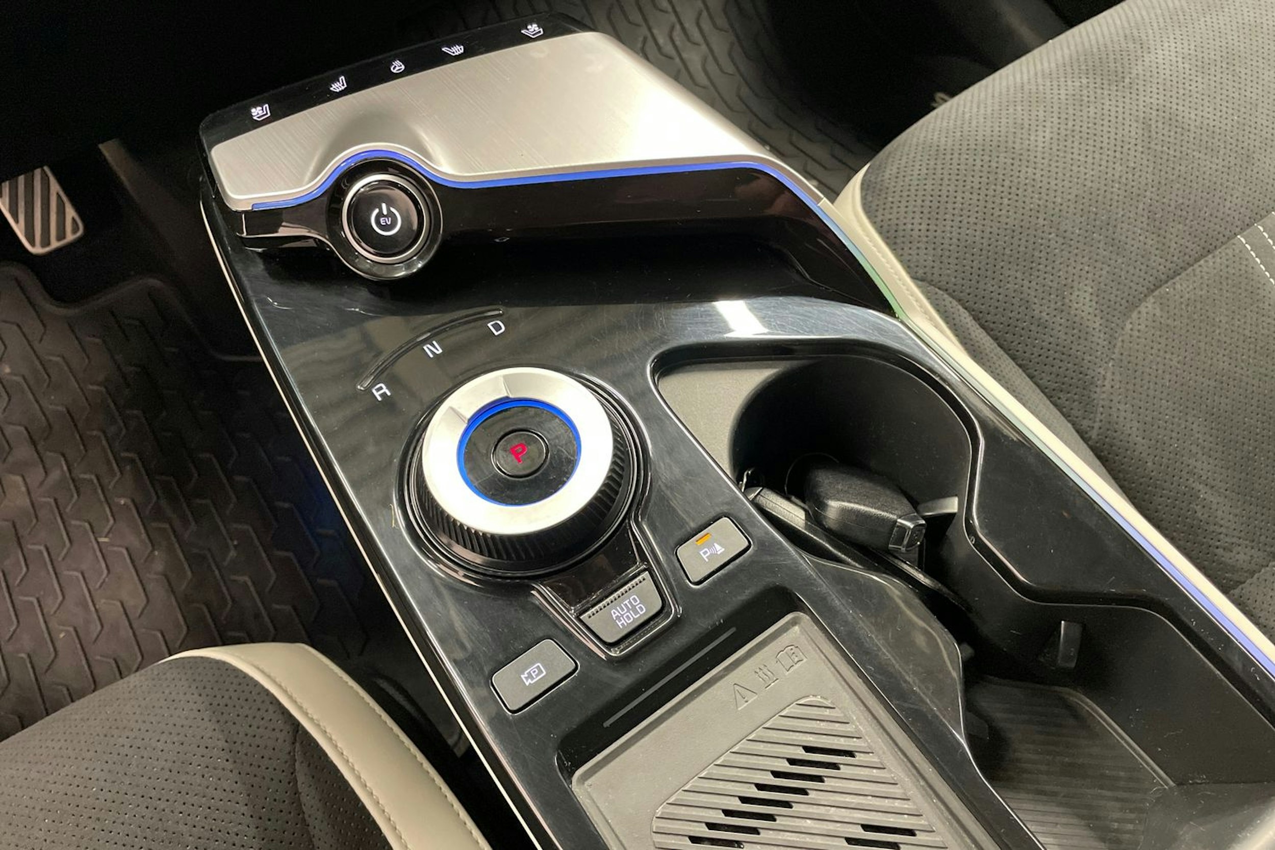 musta Kia EV6 2022 kuva 17.