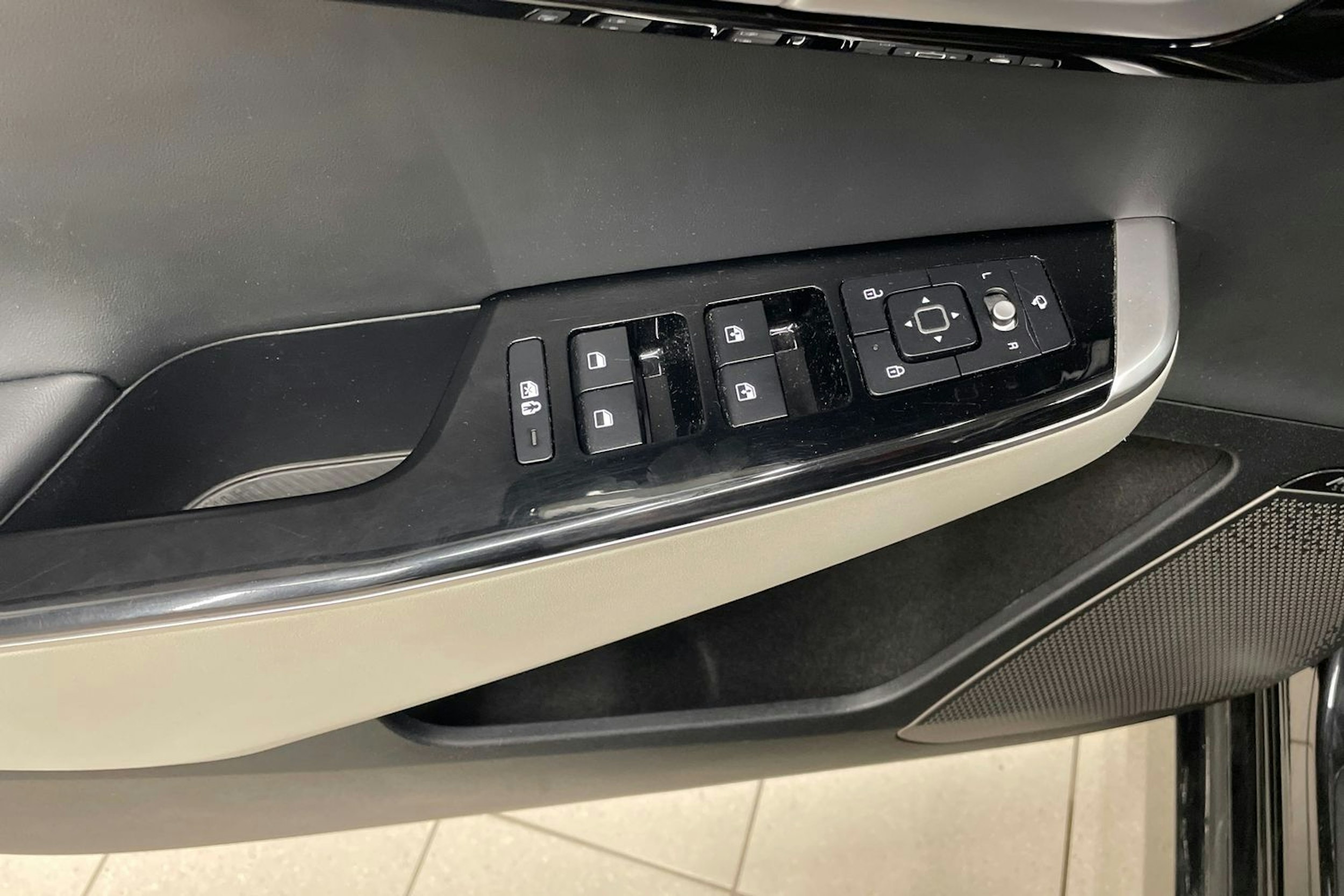 musta Kia EV6 2022 kuva 21.