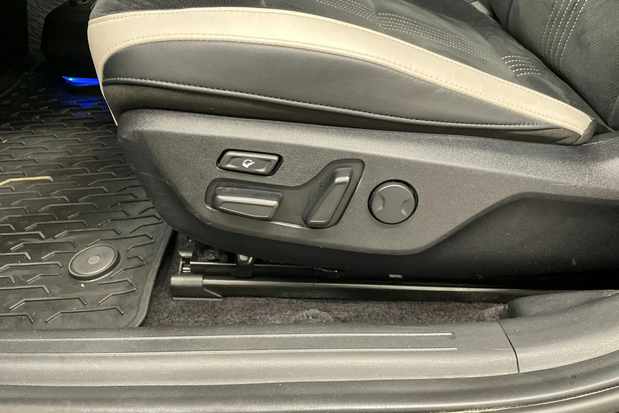 musta Kia EV6 2022 kuva 22.