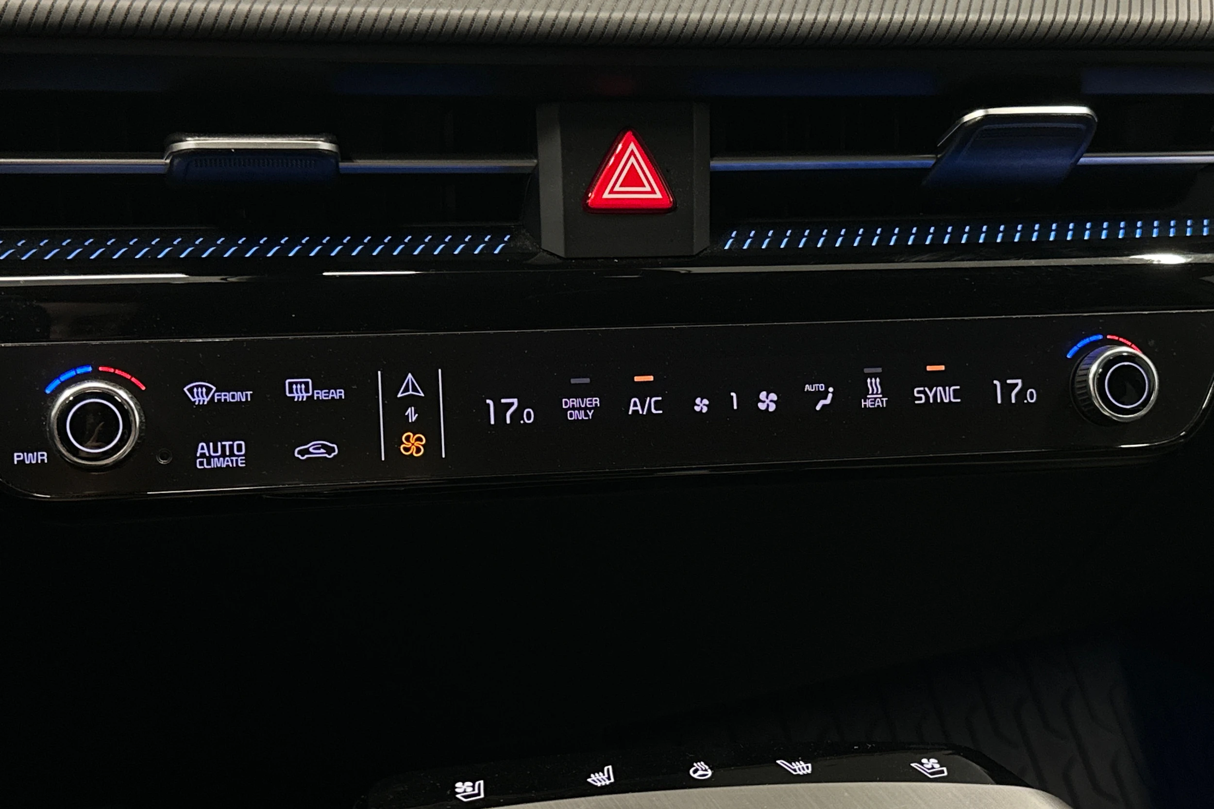 valkoinen Kia EV6 2022 kuva 33.