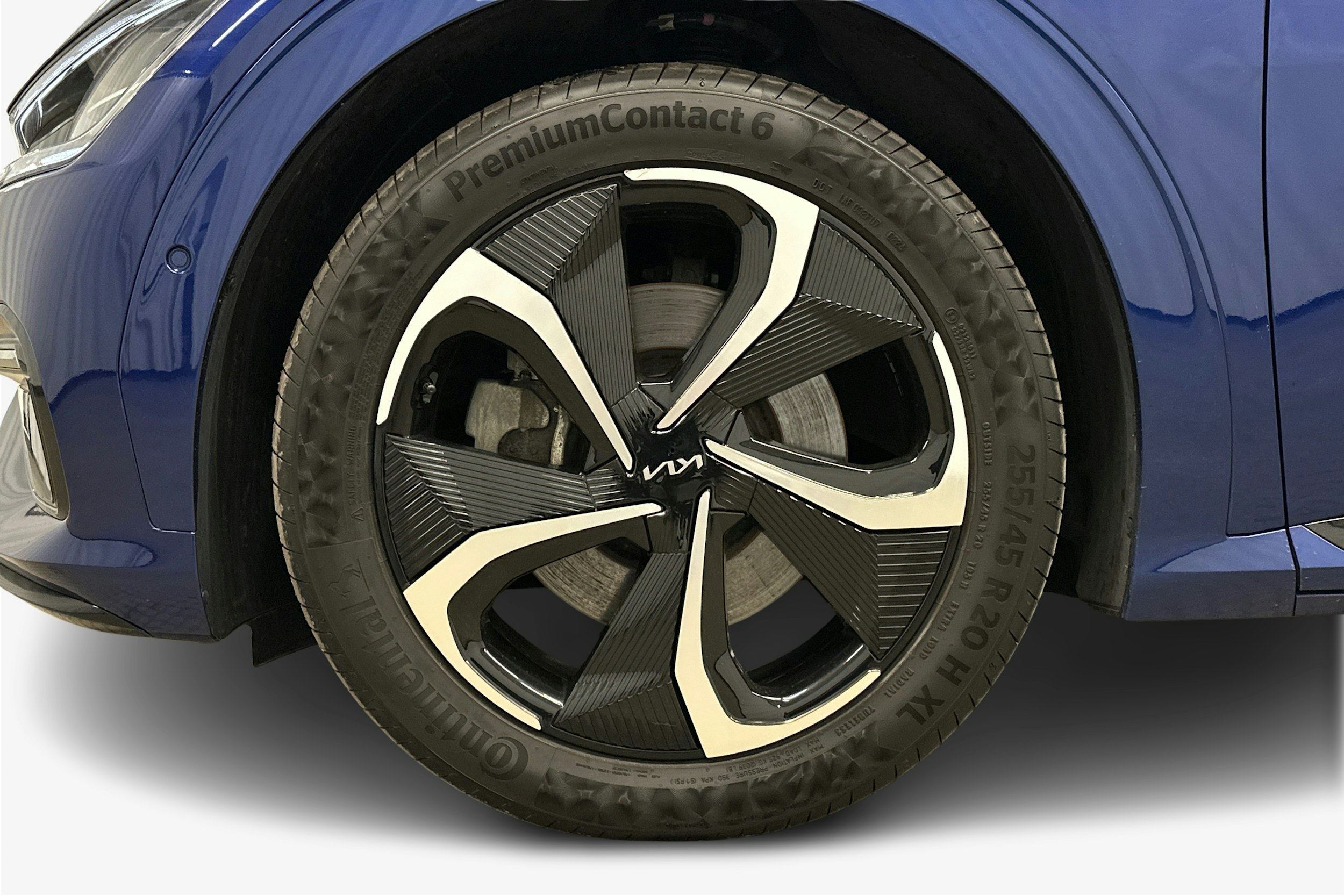 sininen Kia EV6 2022 kuva 11.
