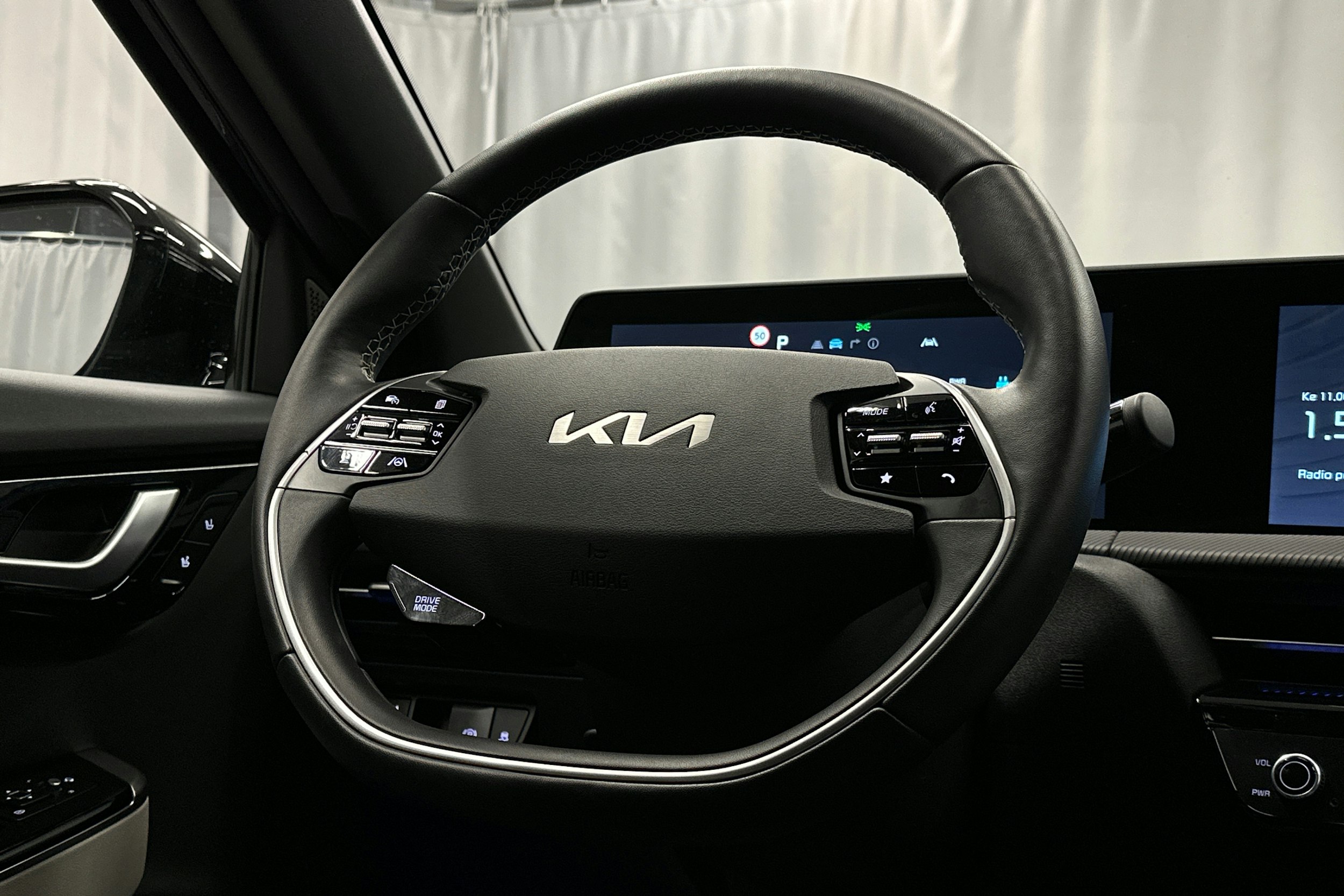 sininen Kia EV6 2022 kuva 18.