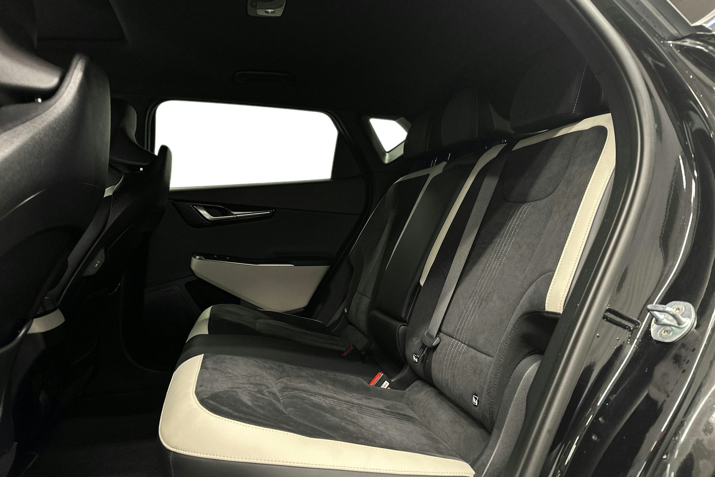 musta Kia EV6 2022 kuva 10.