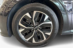 musta Kia EV6 2022 kuva 9.