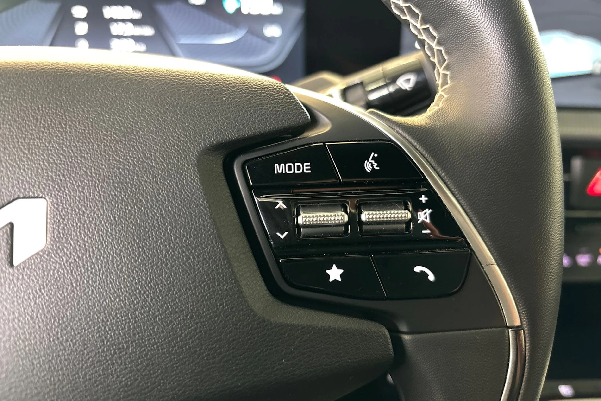 musta Kia EV6 2022 kuva 17.