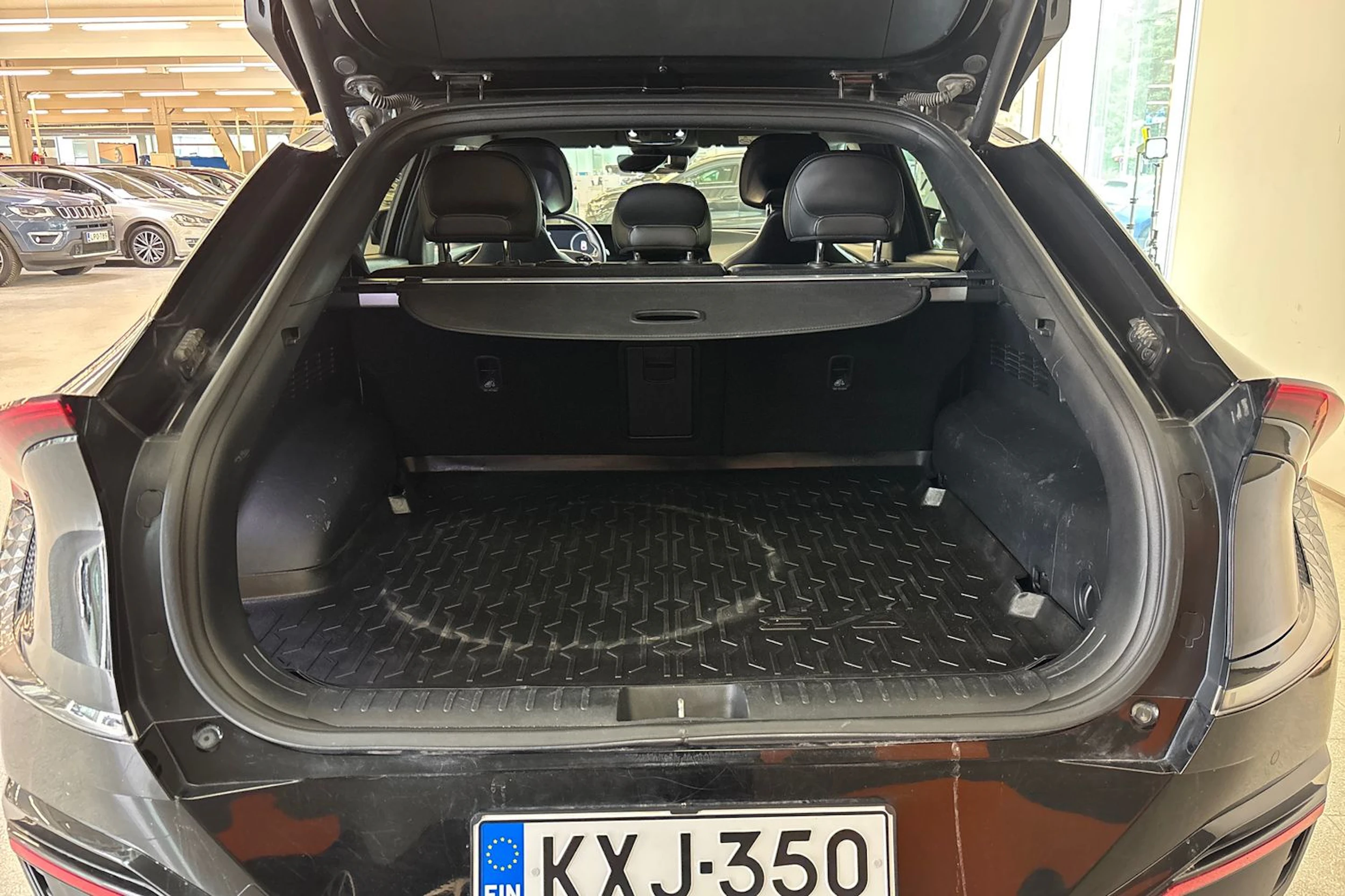 musta Kia EV6 2022 kuva 26.
