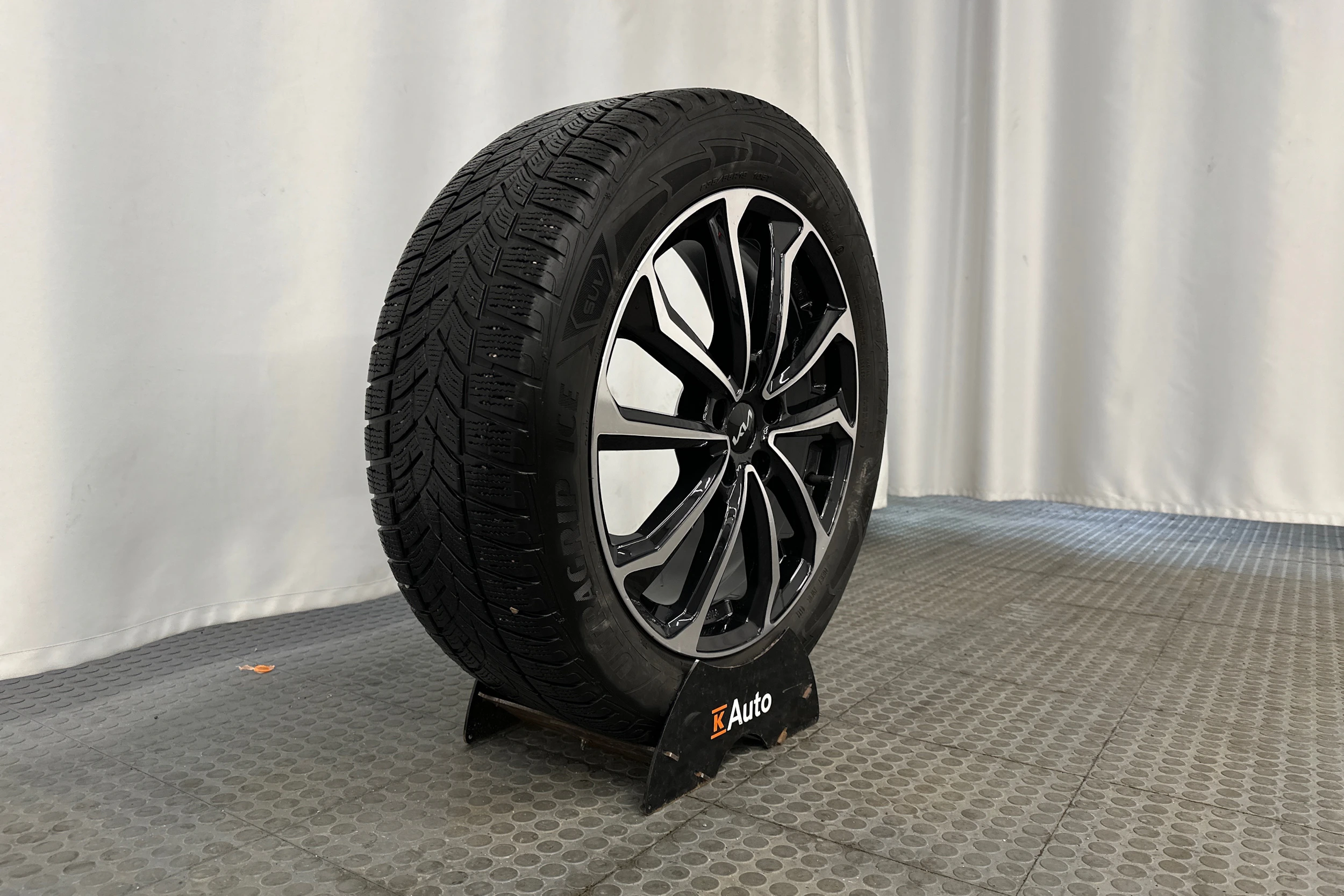 valkoinen Kia EV6 2022 kuva 10.