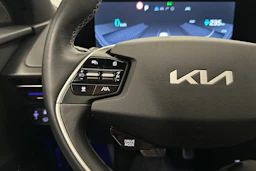 valkoinen Kia EV6 2022 kuva 11.