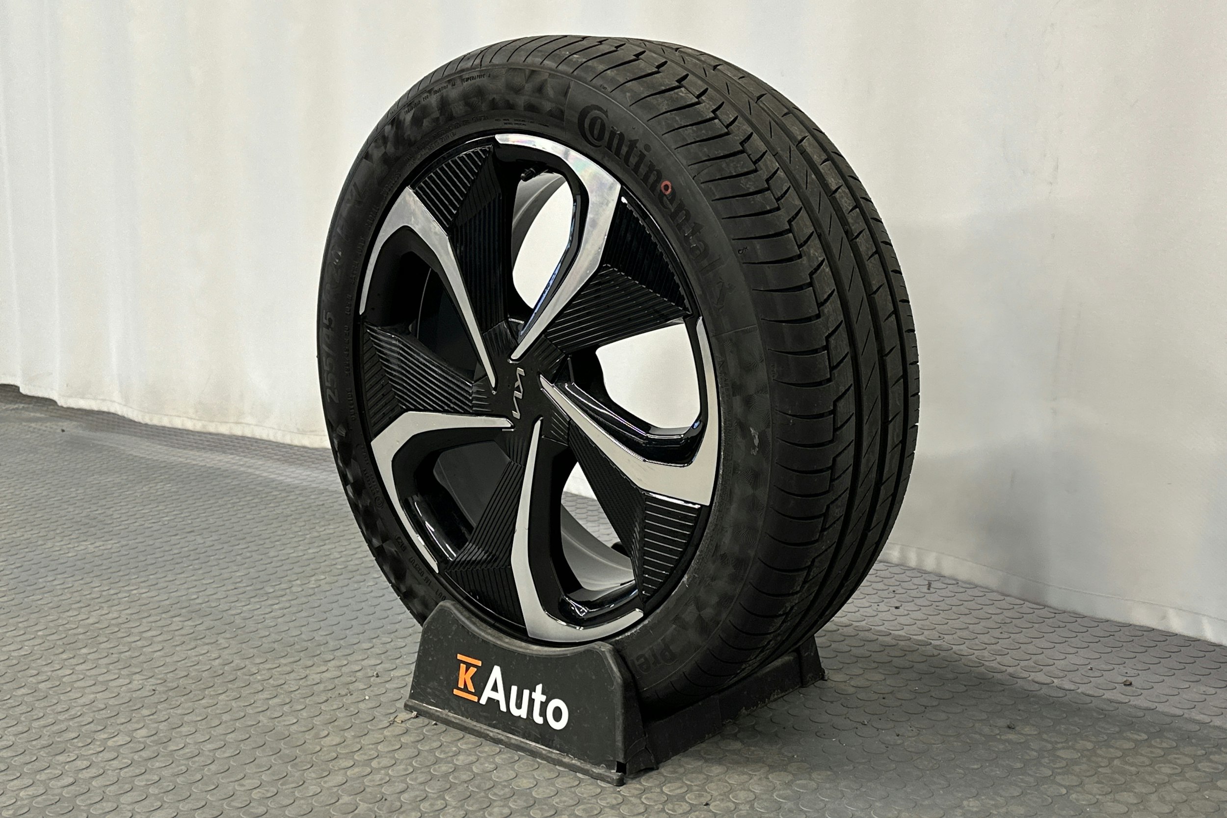 musta Kia EV6 2022 kuva 13.