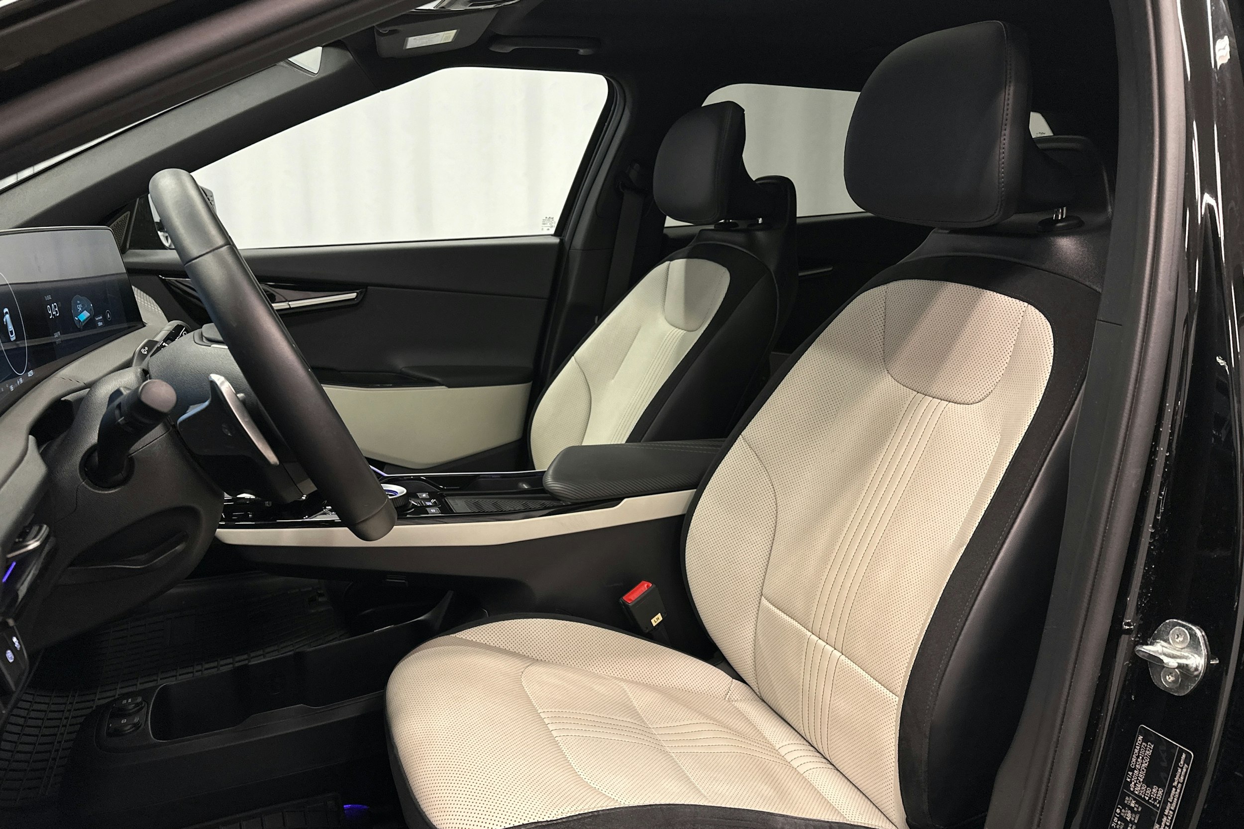 musta Kia EV6 2022 kuva 17.