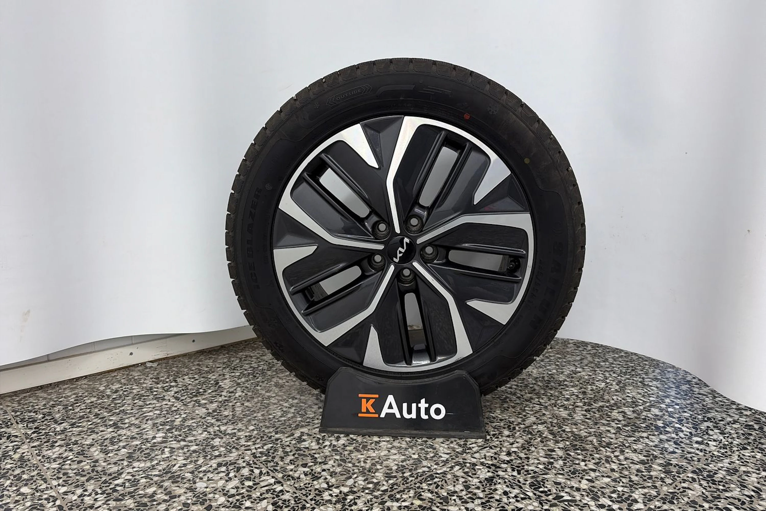 harmaa Kia EV6 2022 kuva 10.