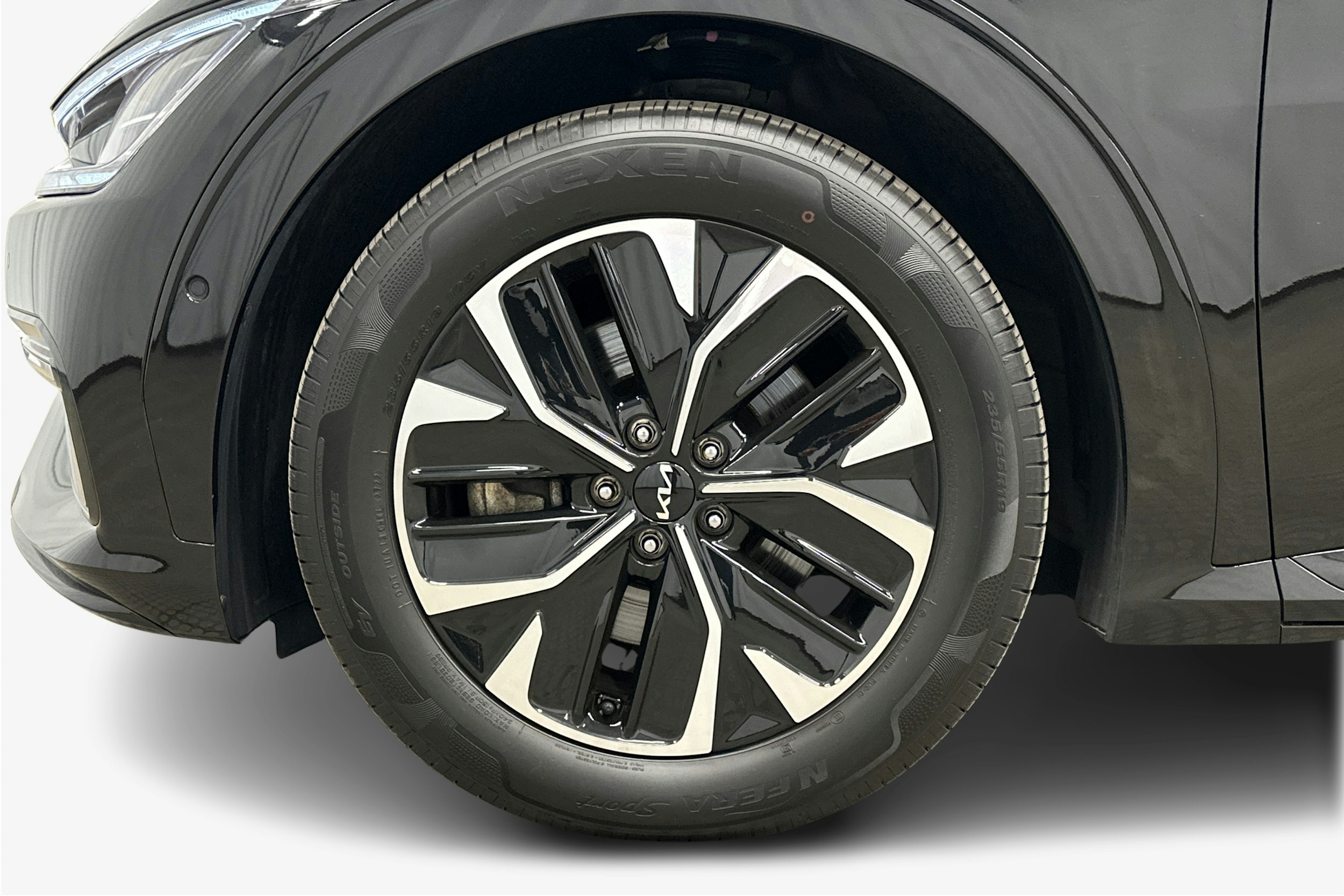 musta Kia EV6 2022 kuva 11.