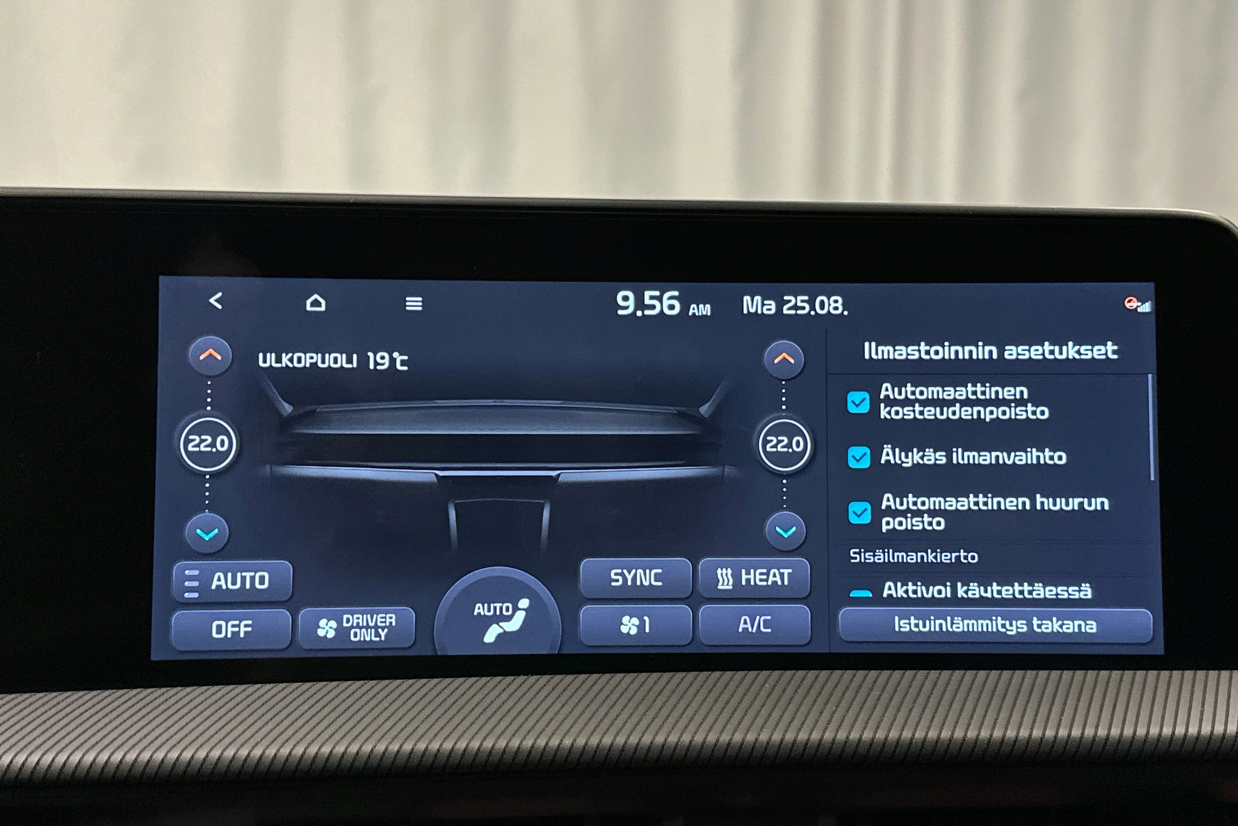 musta Kia EV6 2022 kuva 30.