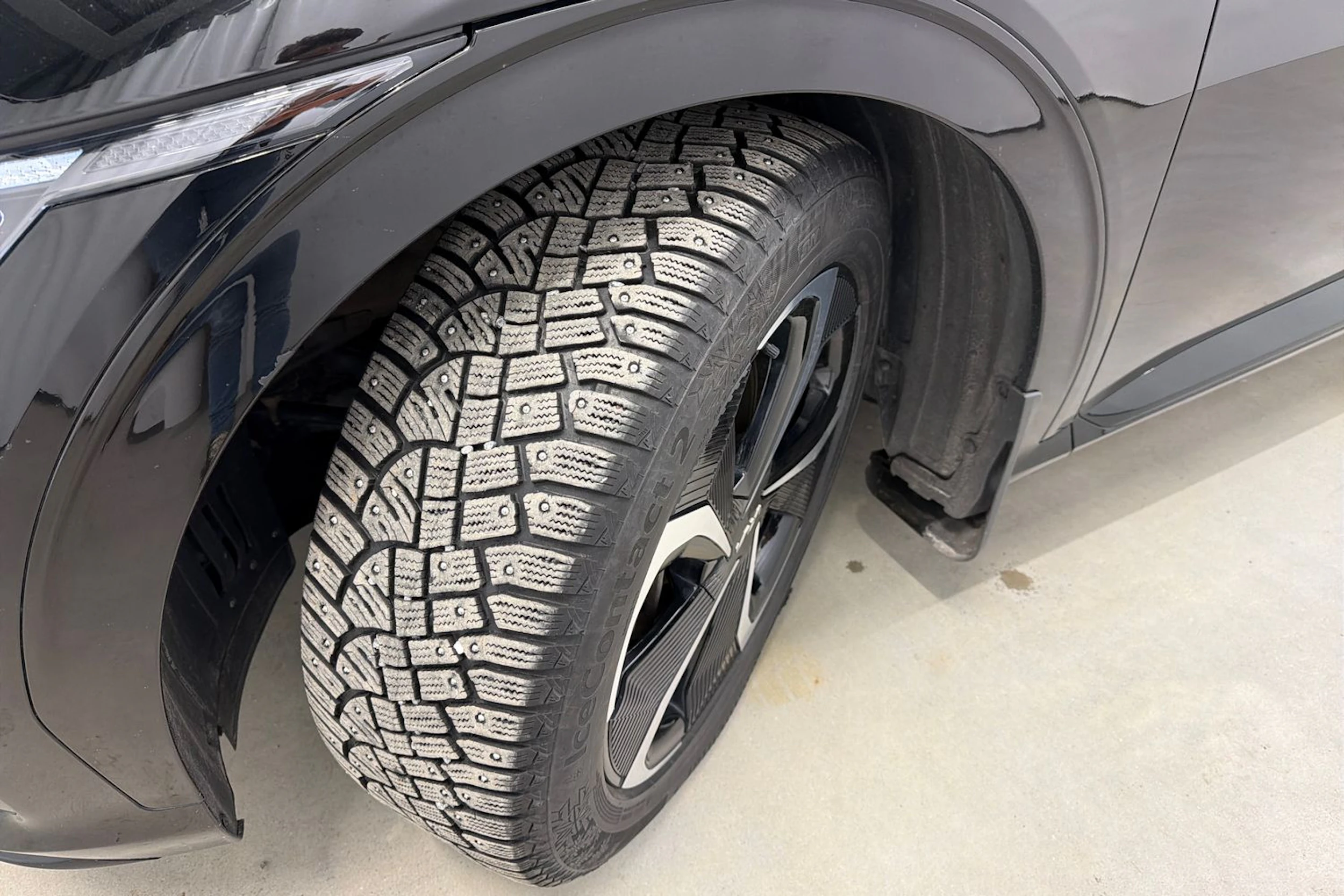 musta Kia EV6 2022 kuva 13.