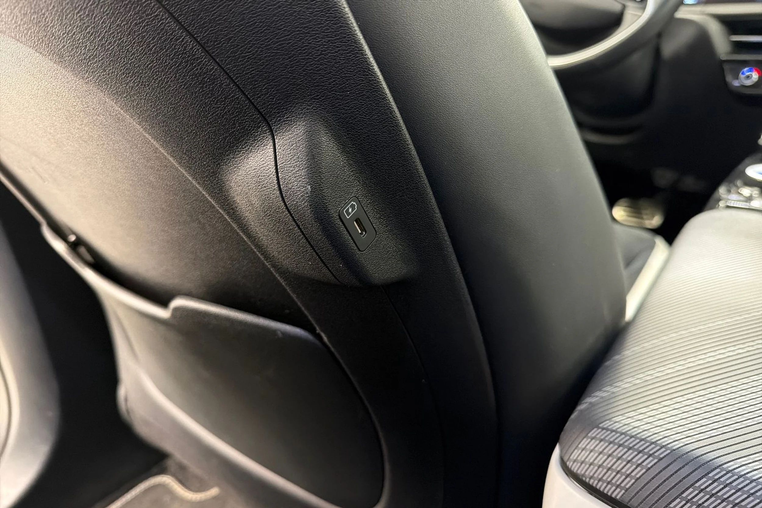 musta Kia EV6 2022 kuva 33.