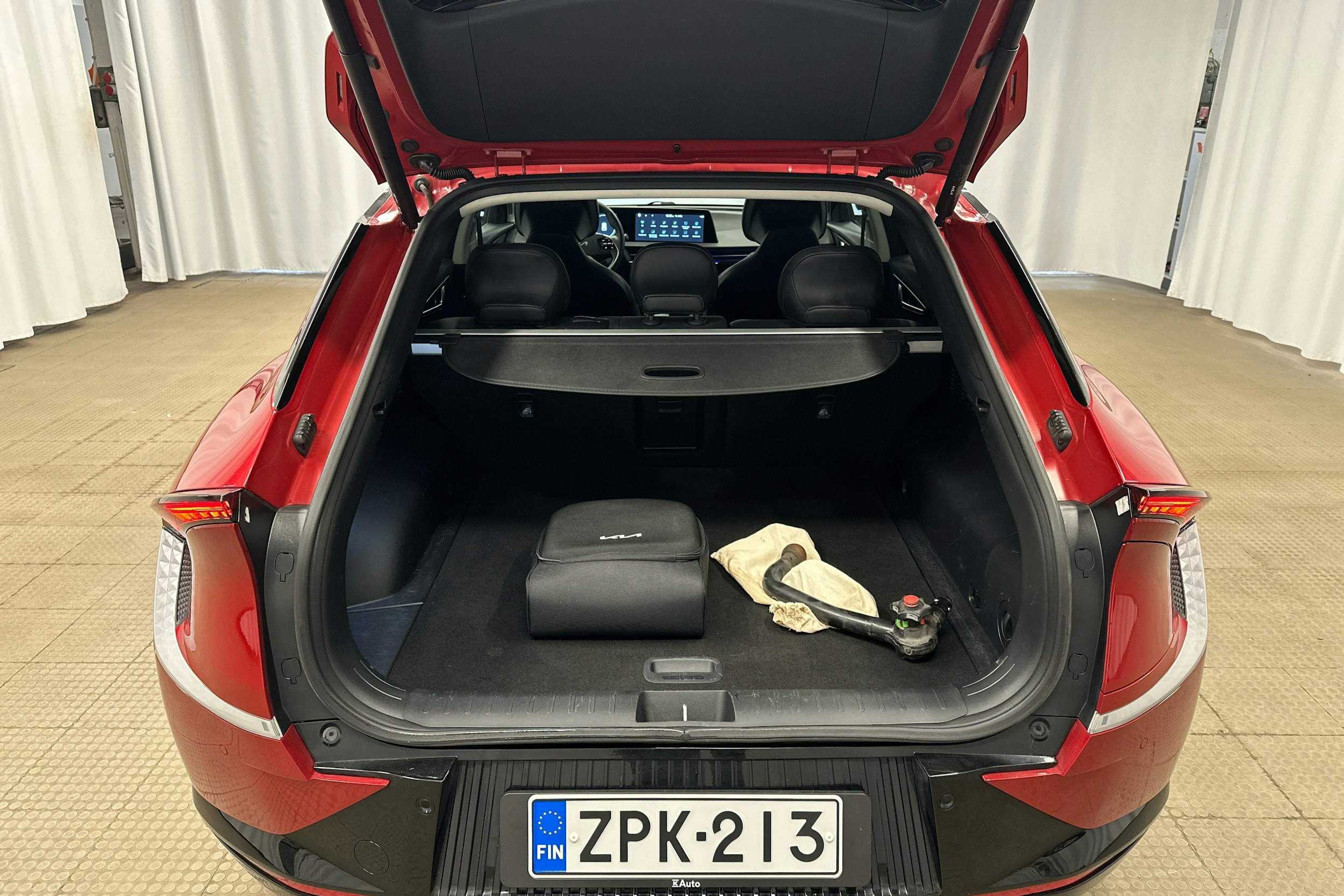 punainen Kia EV6 2022 kuva 27.