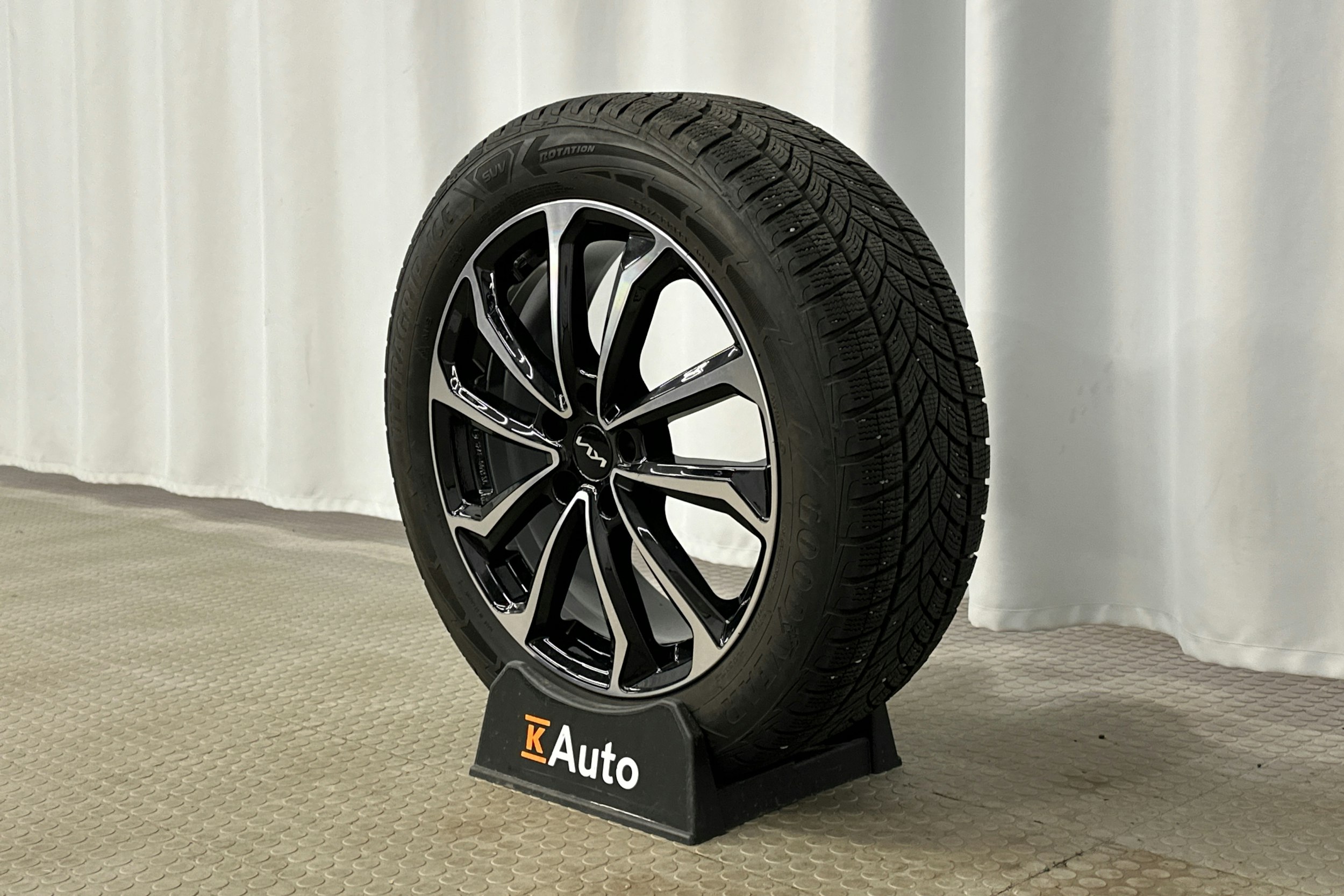 musta Kia EV6 2022 kuva 13.