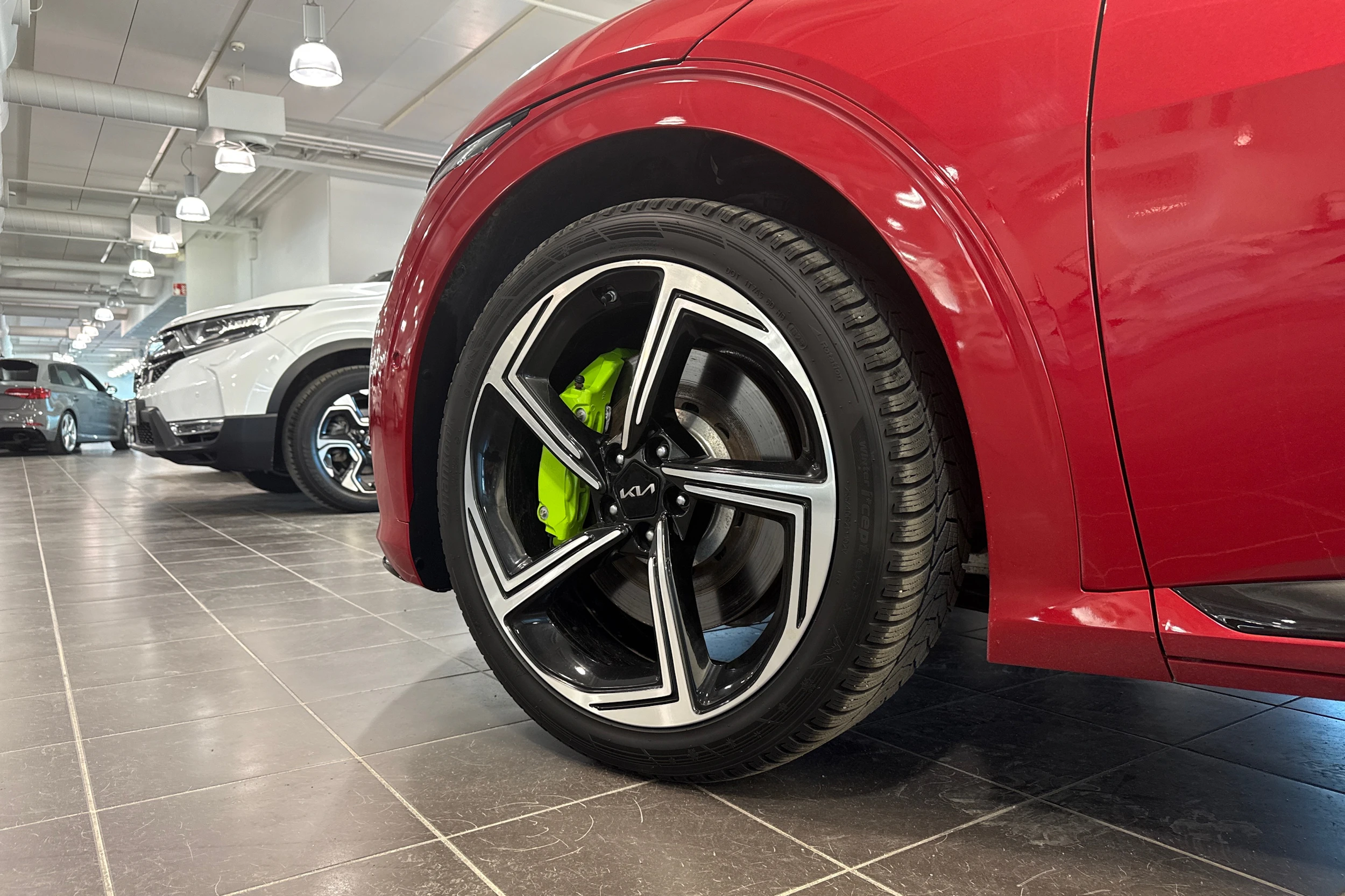 Punainen Kia EV6 2023 kuva 10.