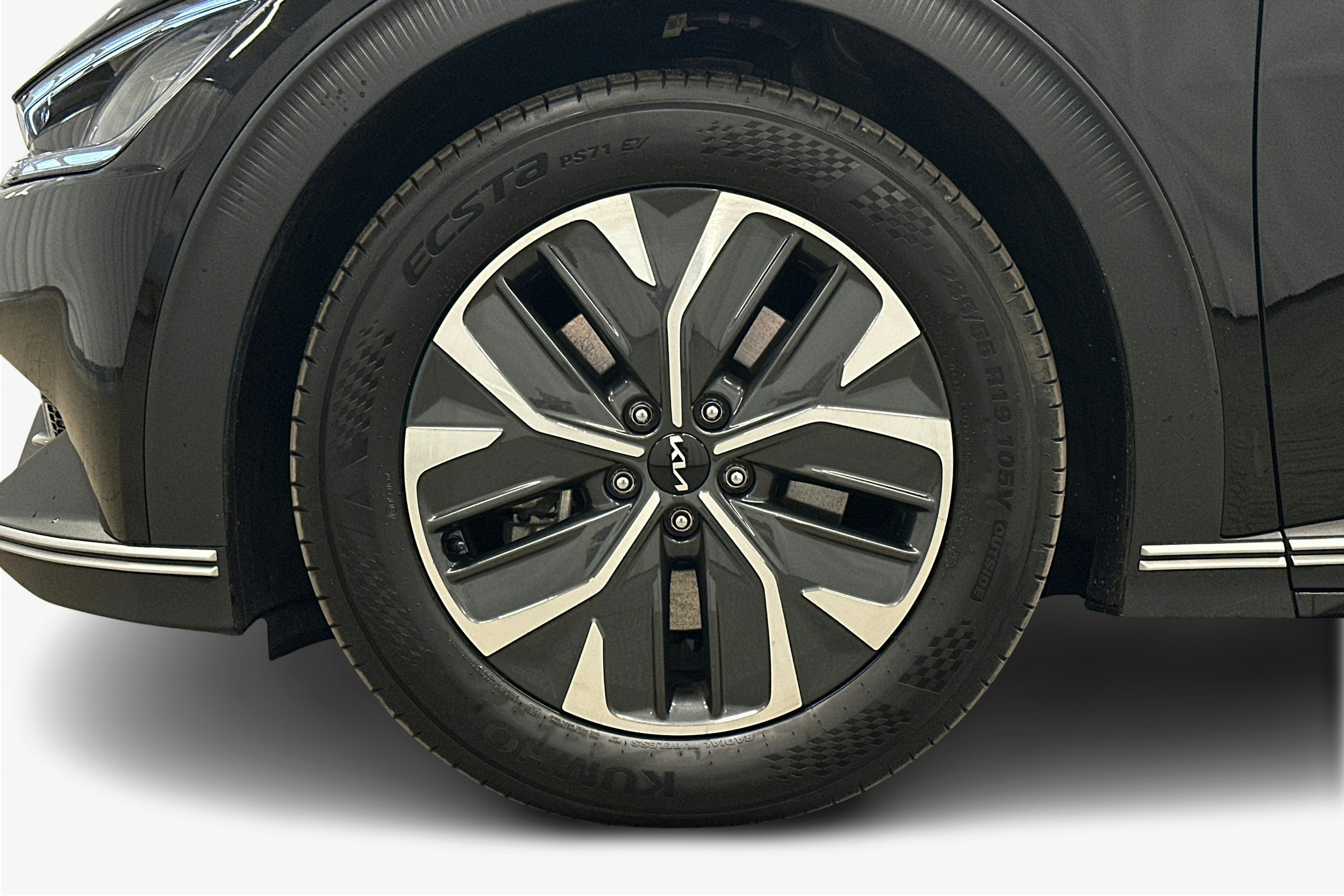 musta Kia EV6 2023 kuva 9.
