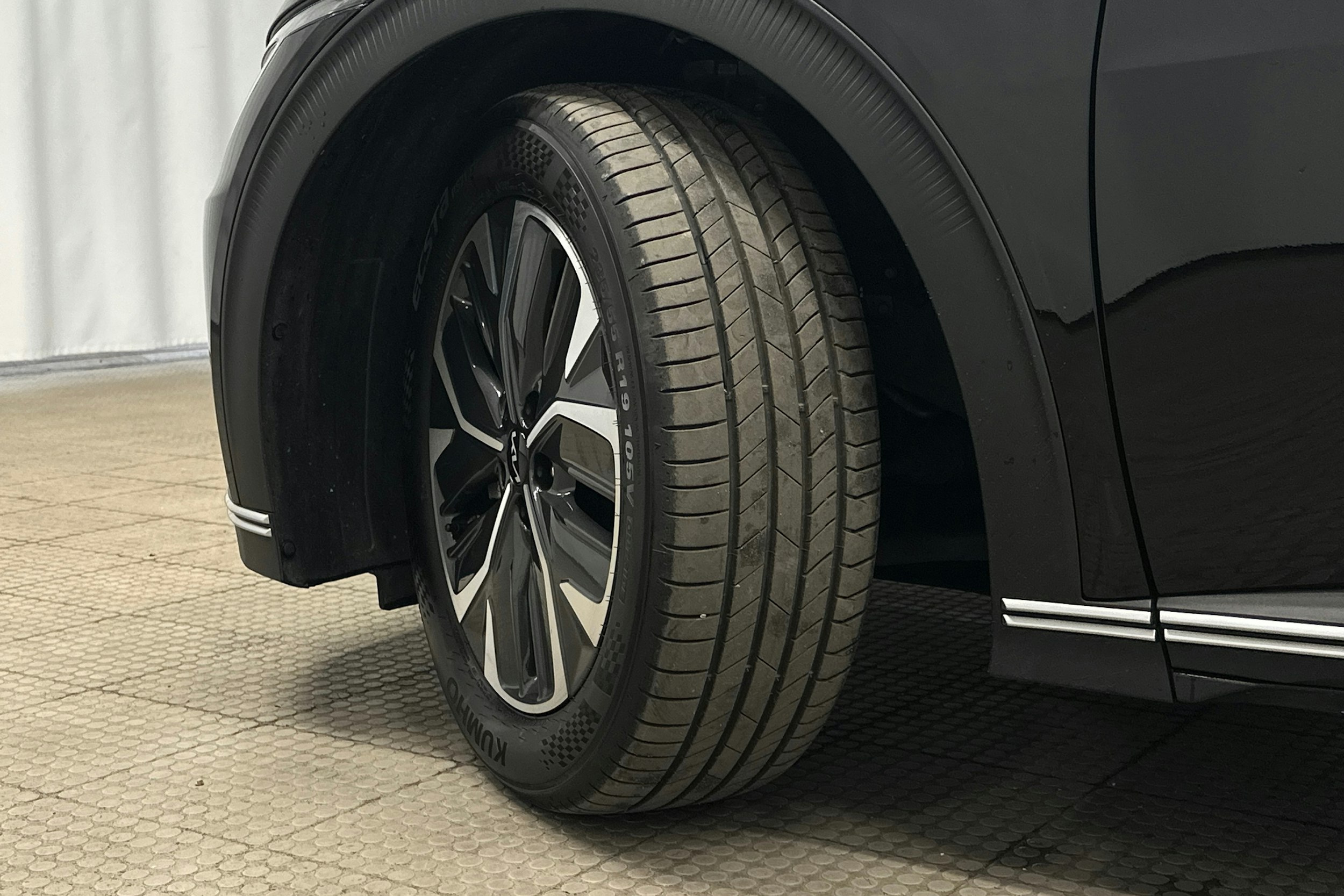 musta Kia EV6 2023 kuva 10.