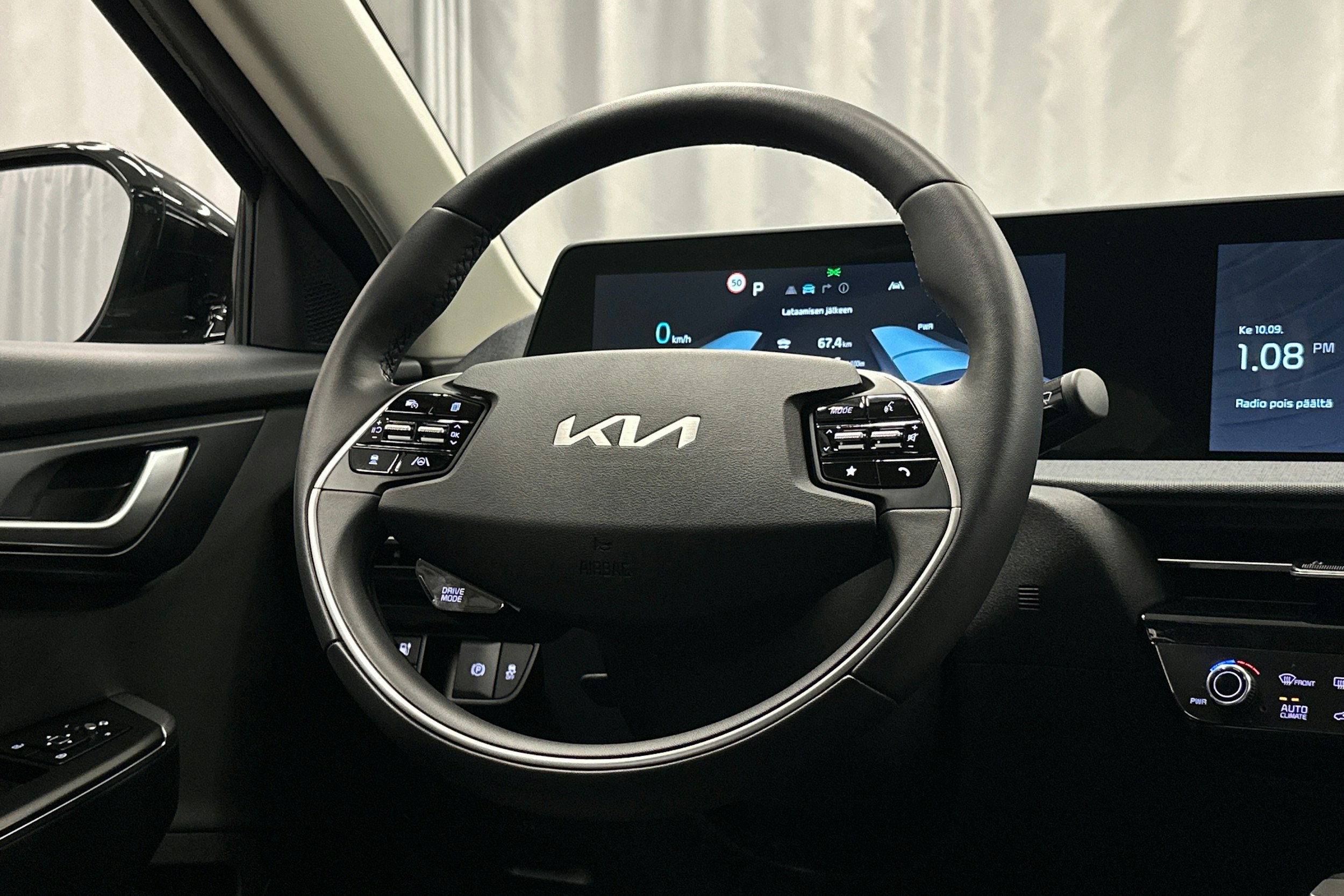 musta Kia EV6 2023 kuva 13.