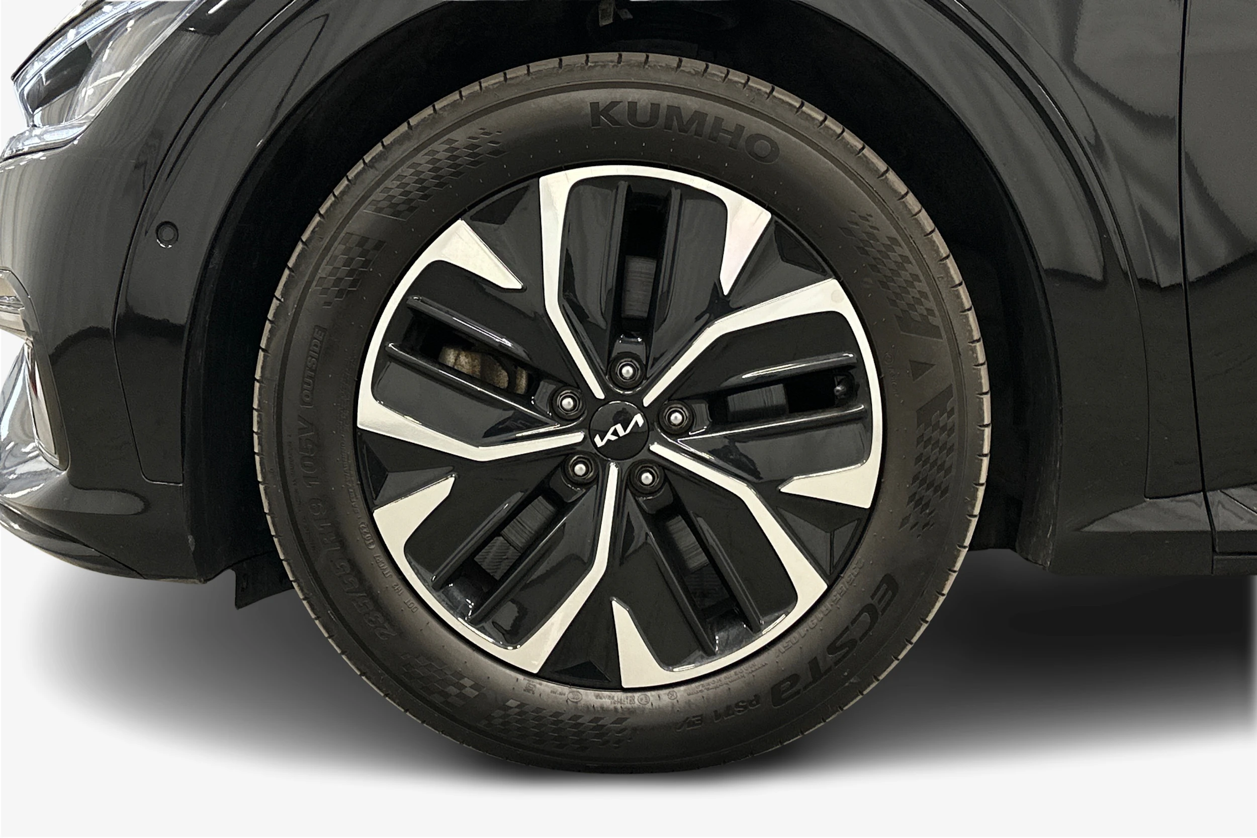 musta Kia EV6 2023 kuva 12.