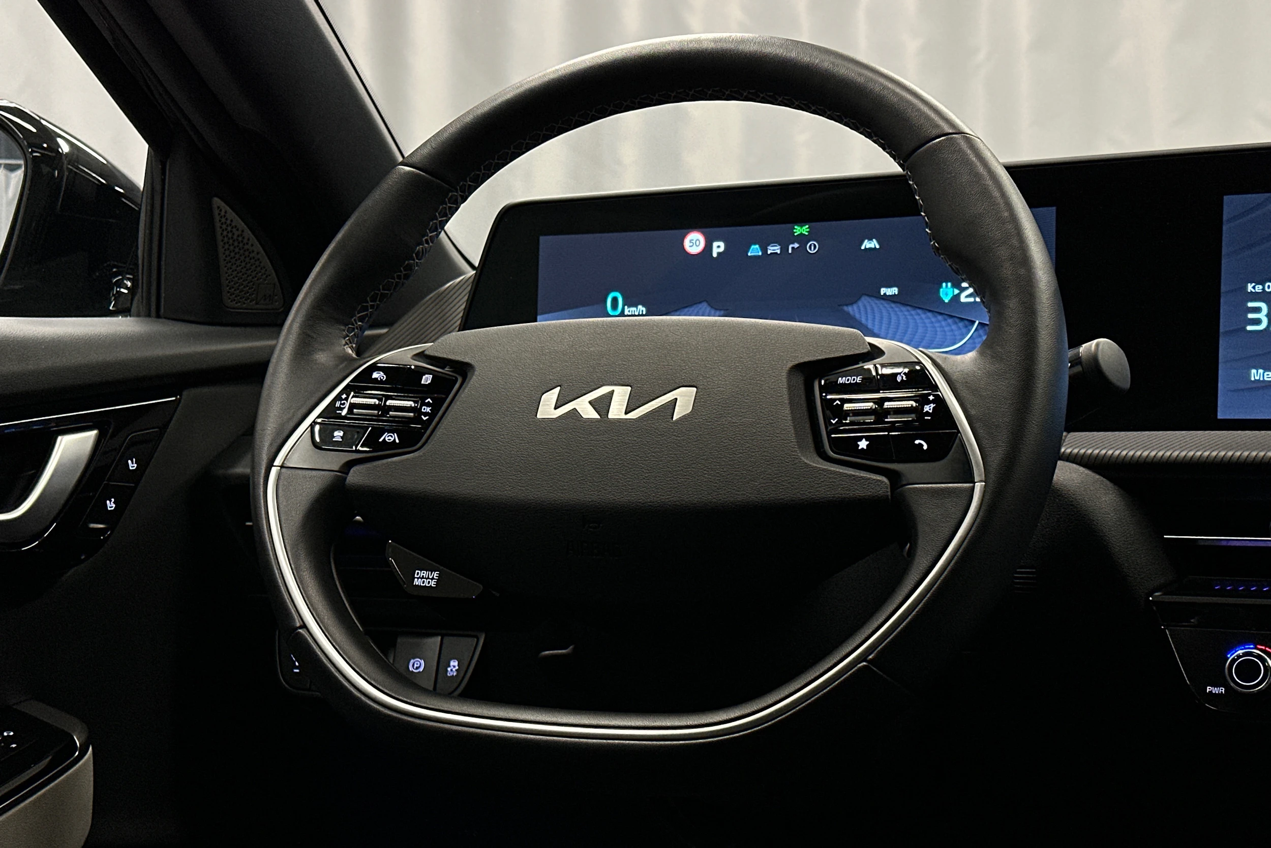musta Kia EV6 2023 kuva 22.