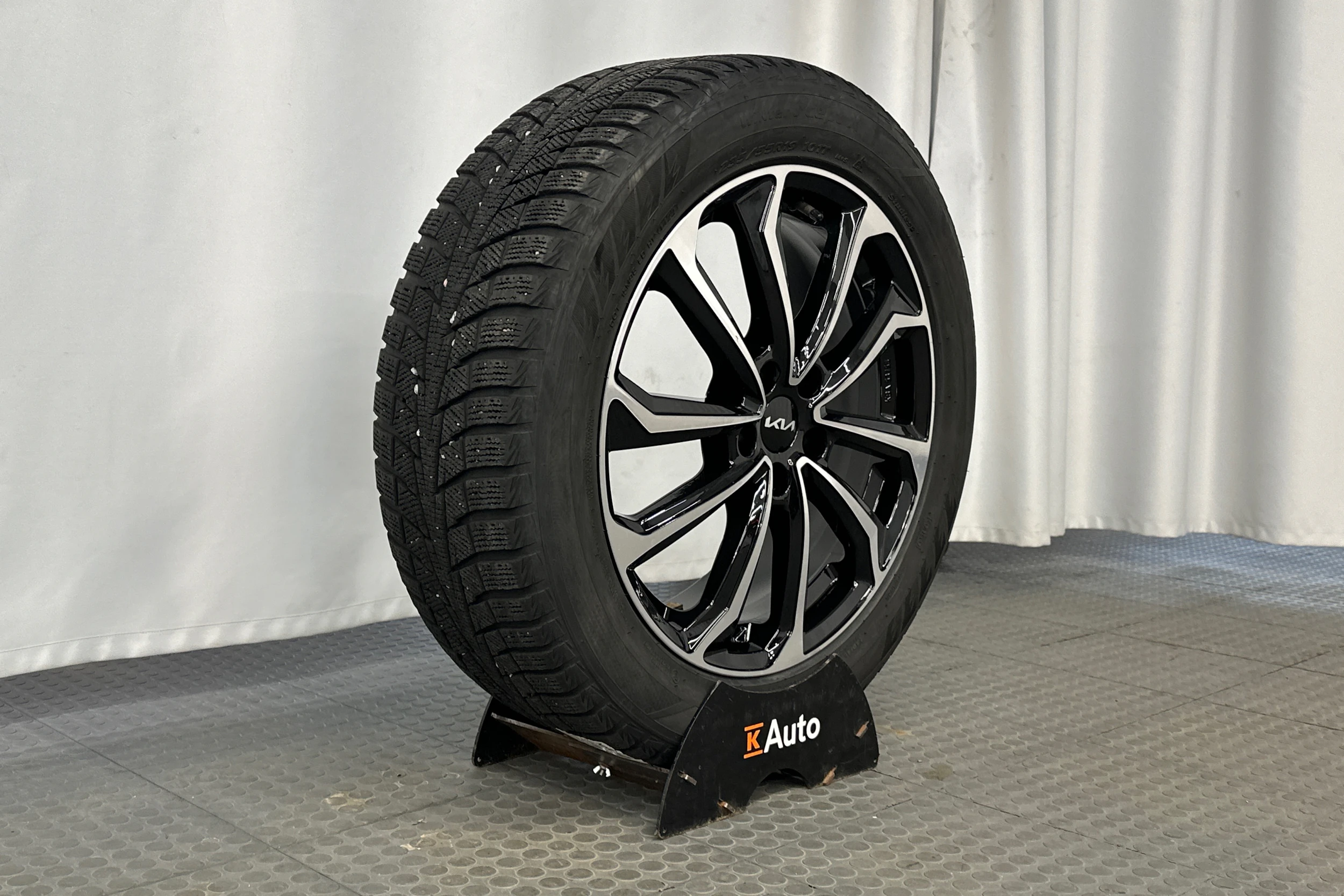 musta Kia EV6 2023 kuva 10.