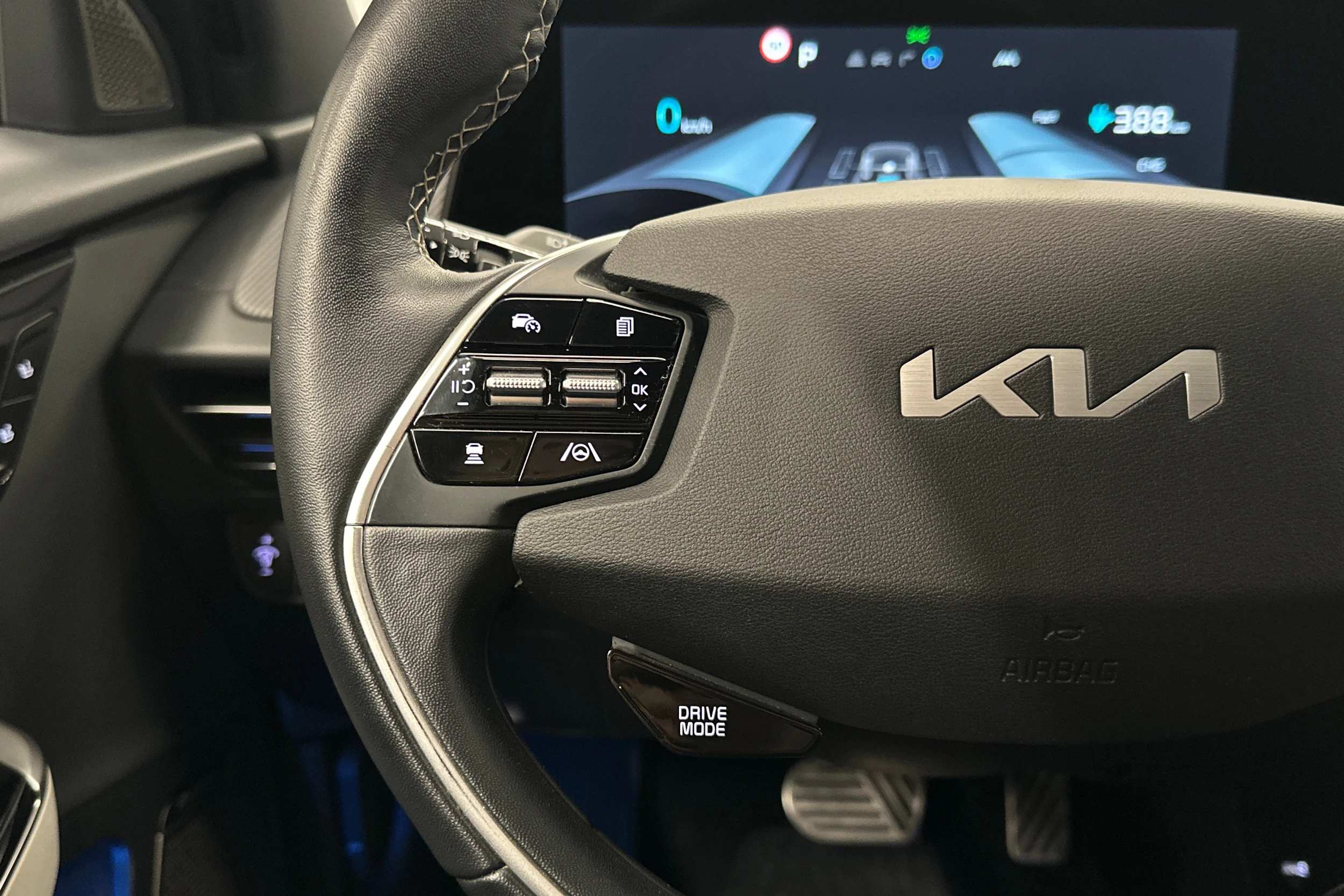 musta Kia EV6 2023 kuva 11.