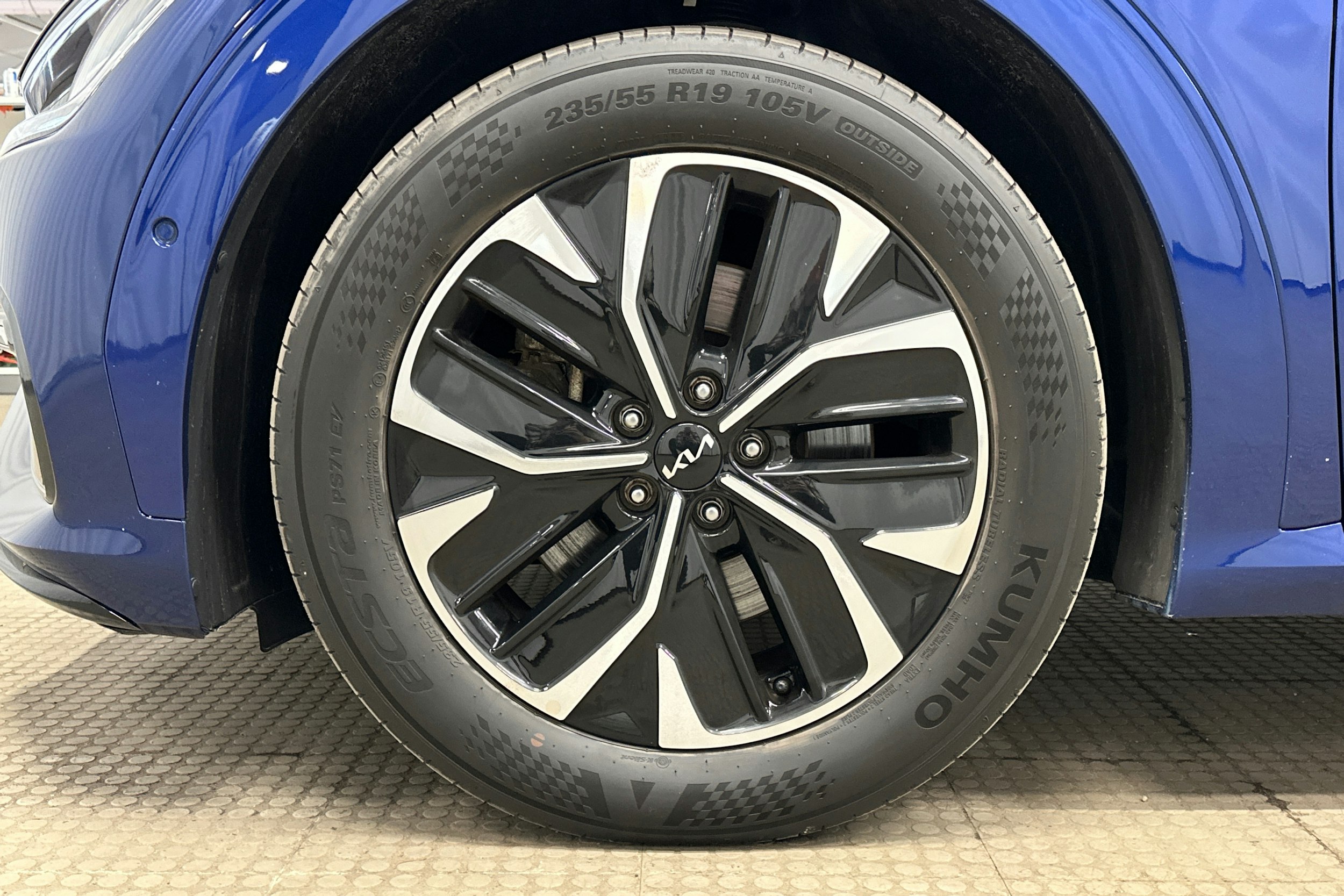 sininen Kia EV6 2023 kuva 11.