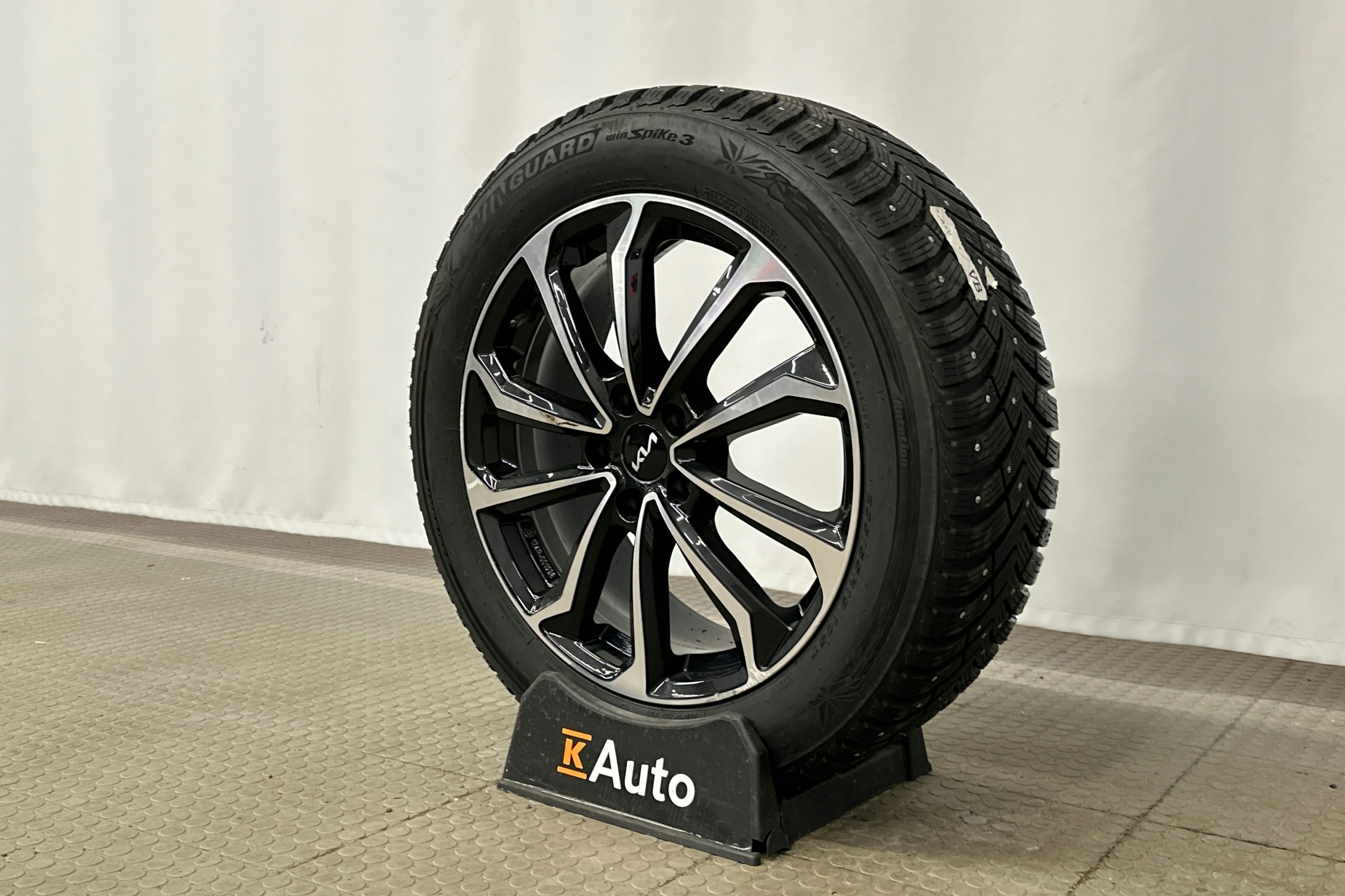 sininen Kia EV6 2023 kuva 13.