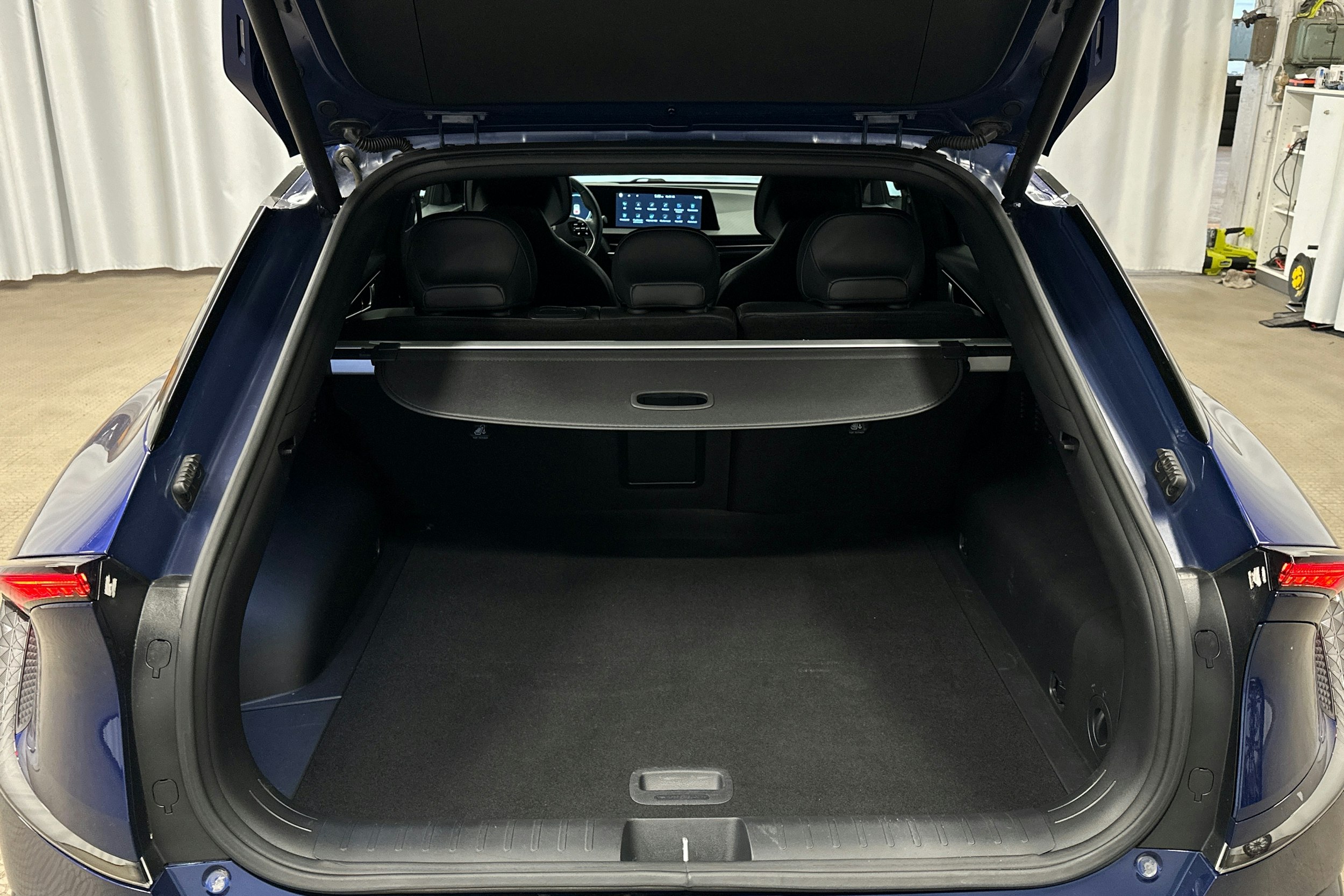 sininen Kia EV6 2023 kuva 30.